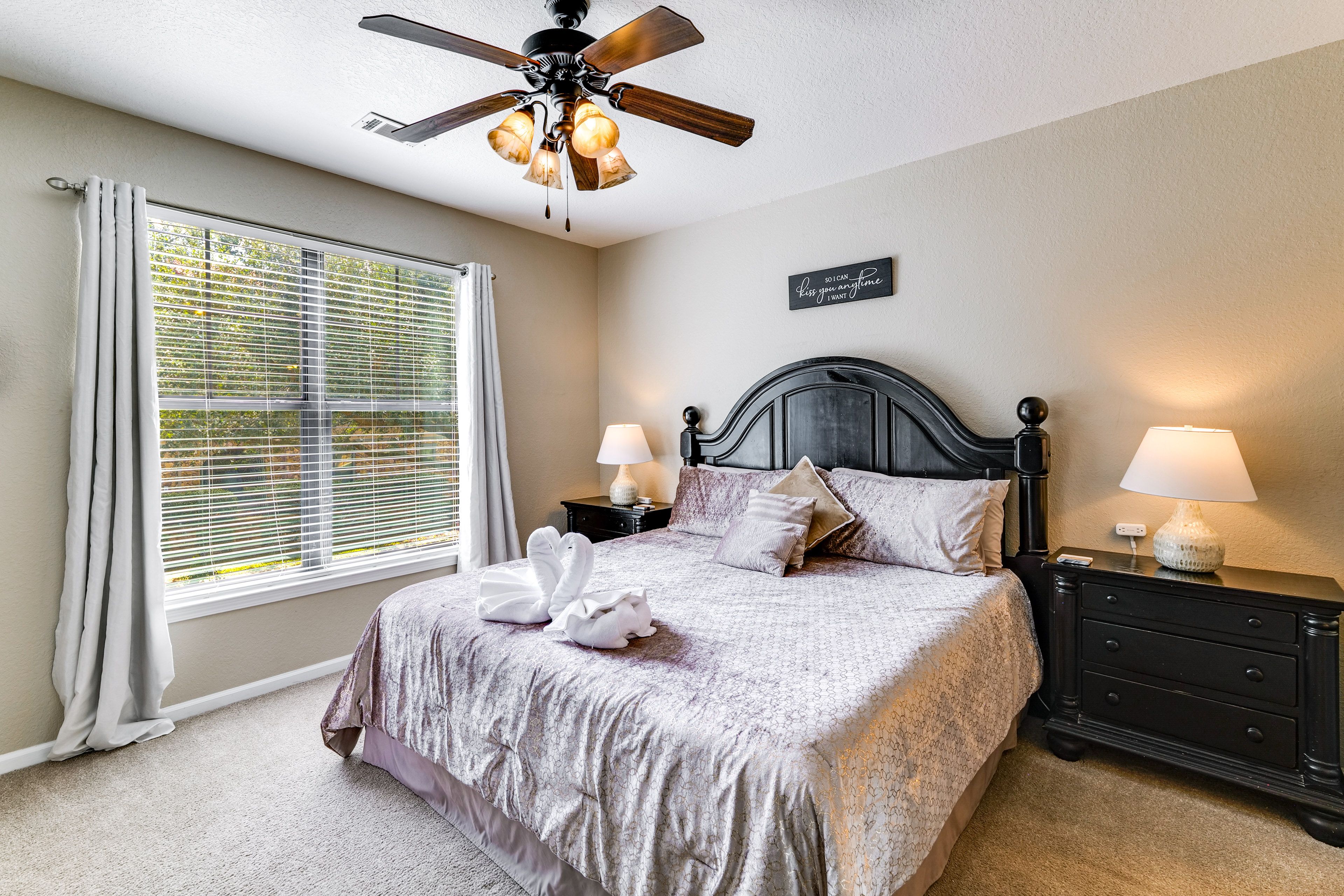 Bedroom | King Bed | En-Suite Bathroom