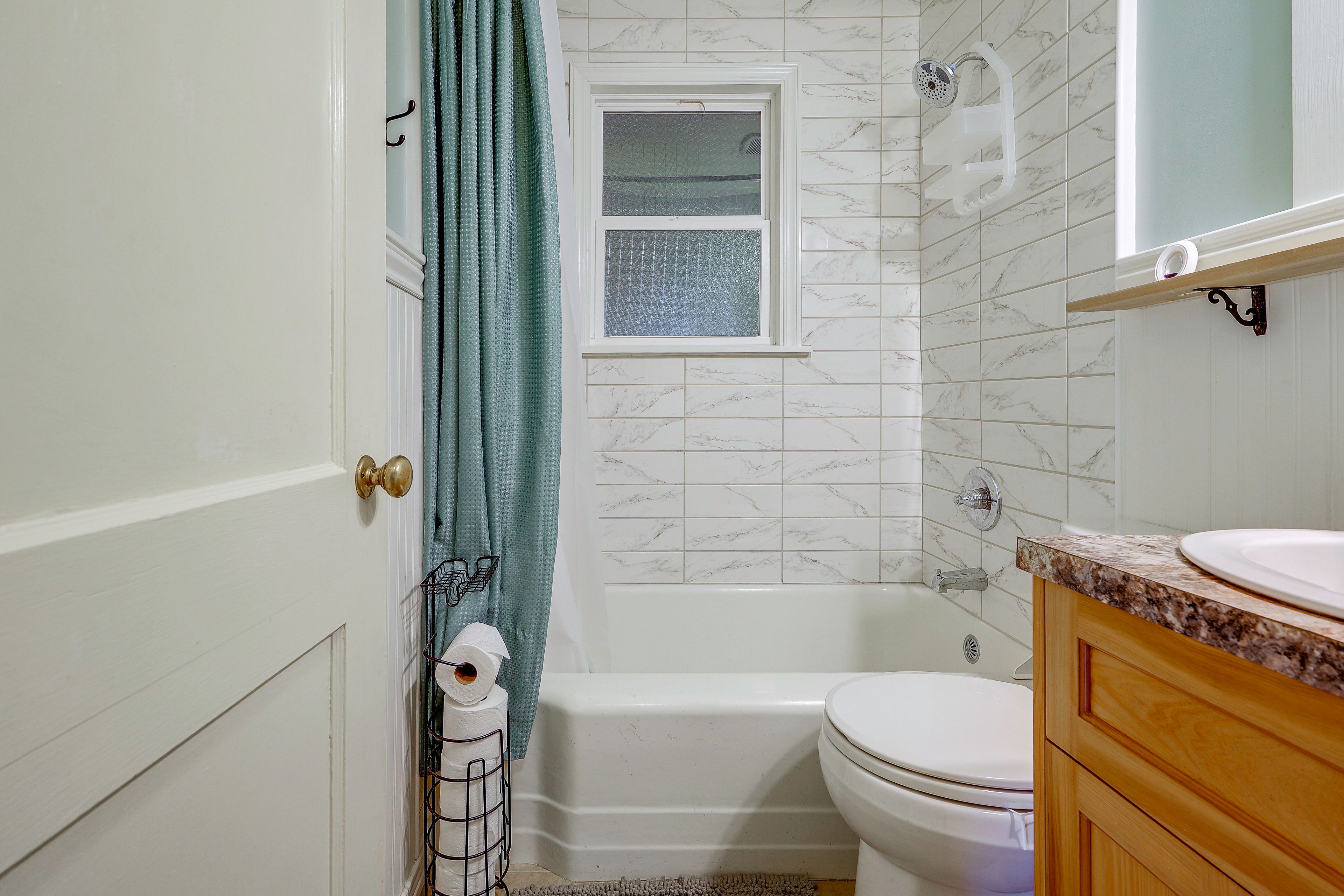 Full Bathroom