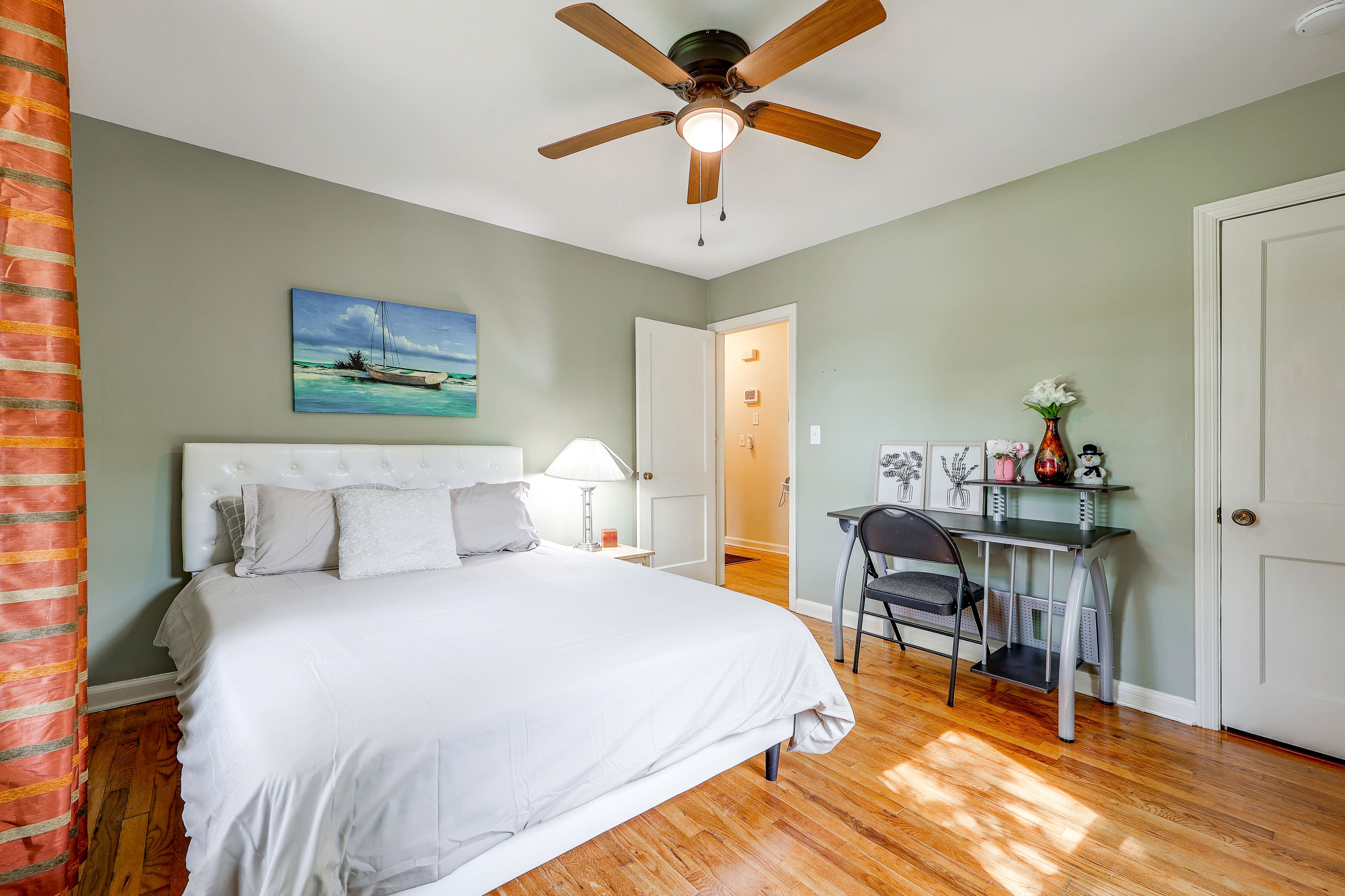 Bedroom 1 | Queen Bed
