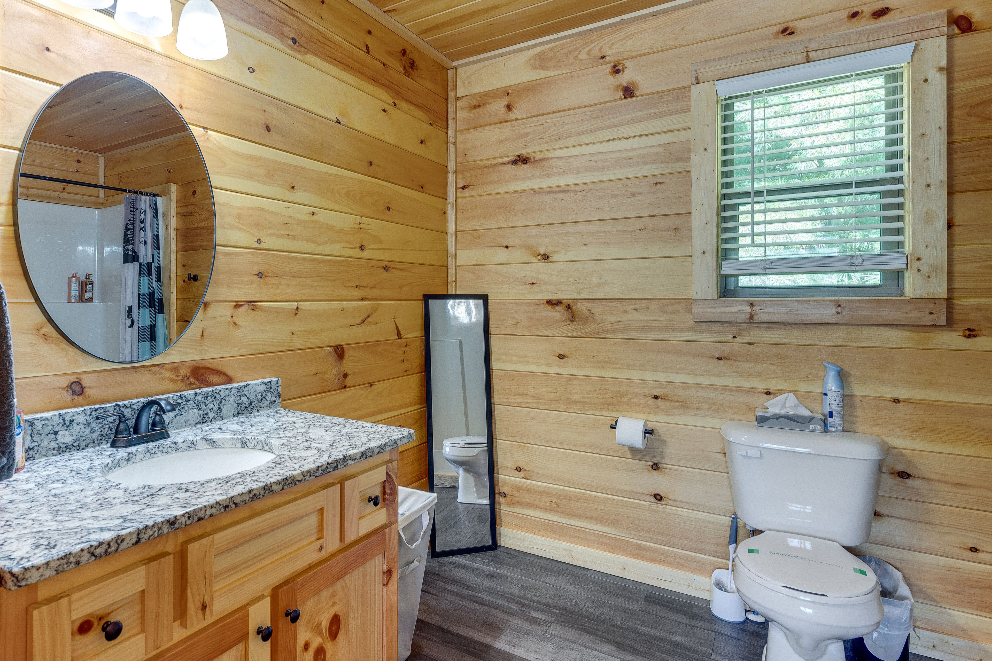 Full Bathroom | 2nd Floor