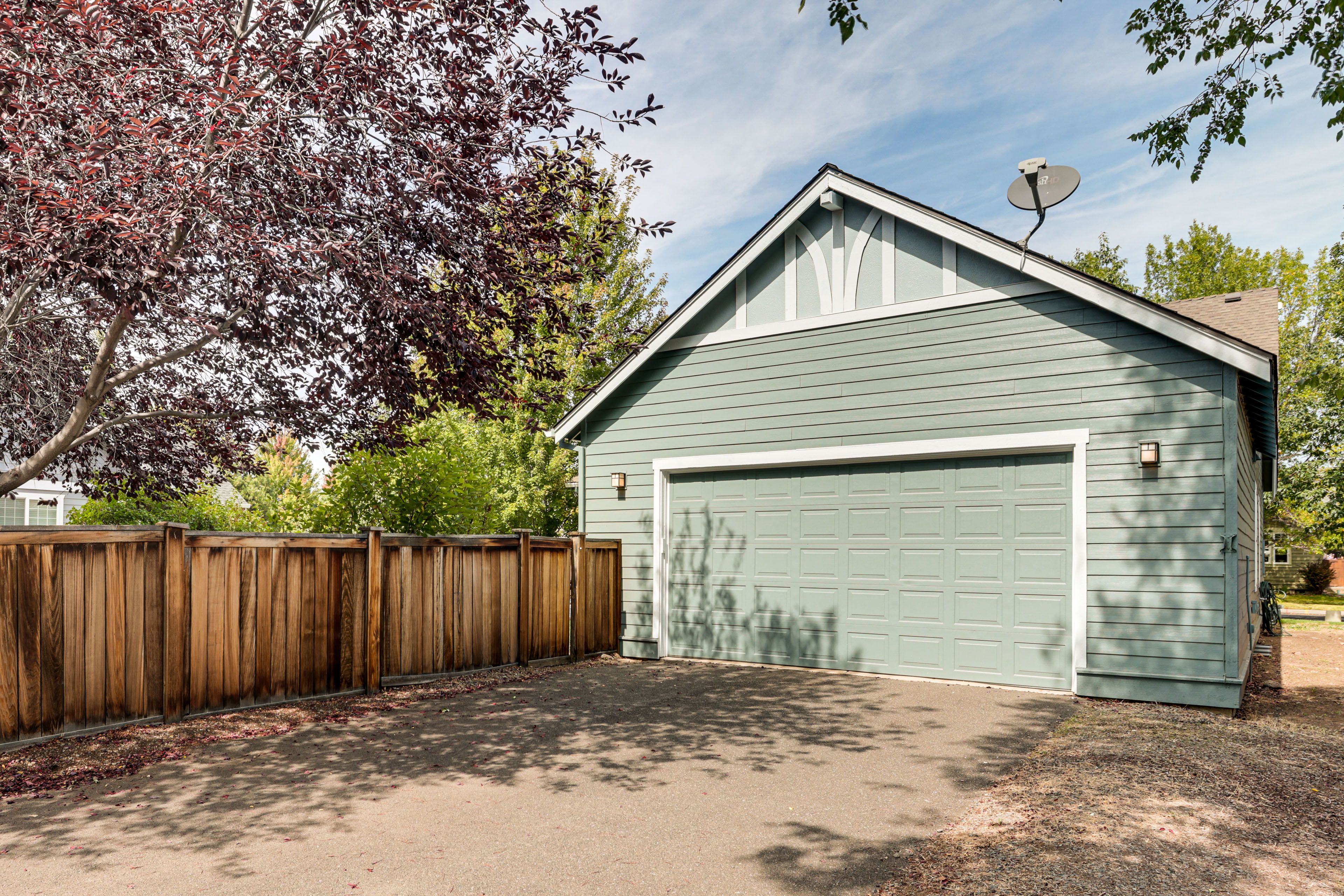 Driveway Parking (3 Vehicles) | No Garage Access