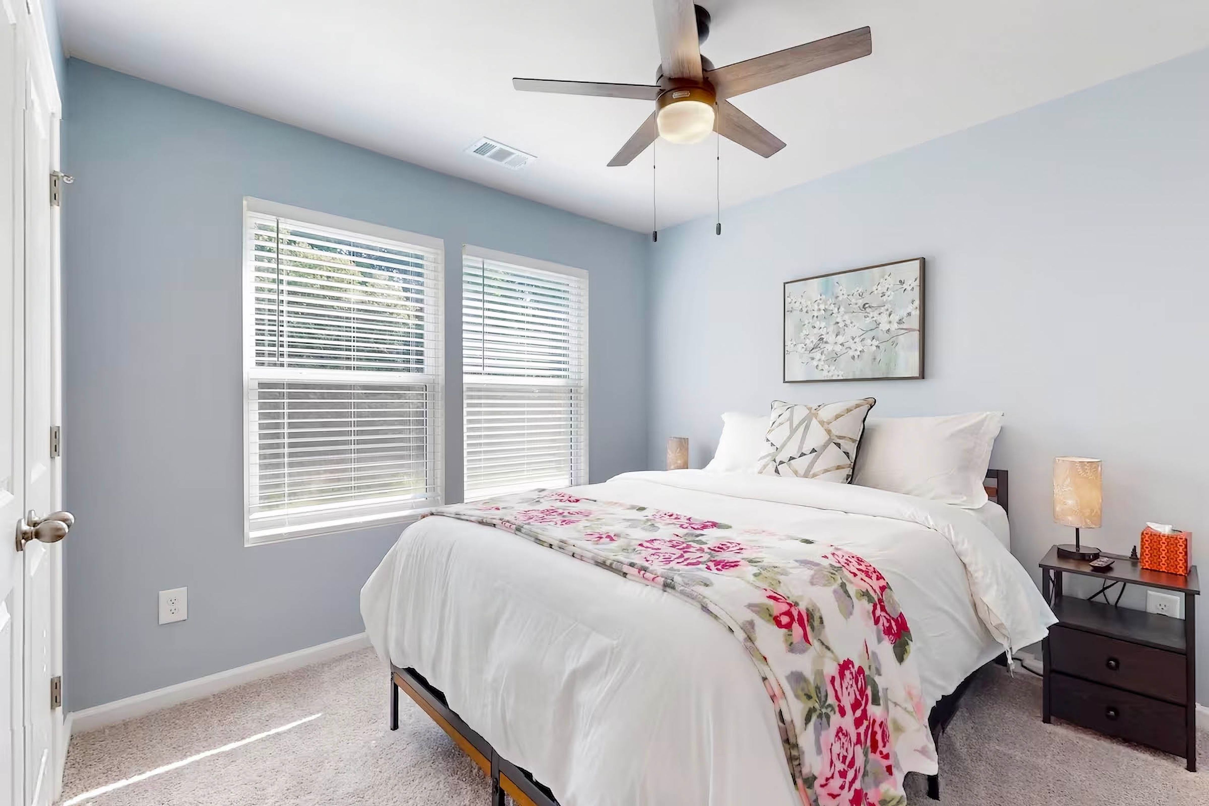 Bedroom | Queen Bed | Smart TV | 2nd Floor