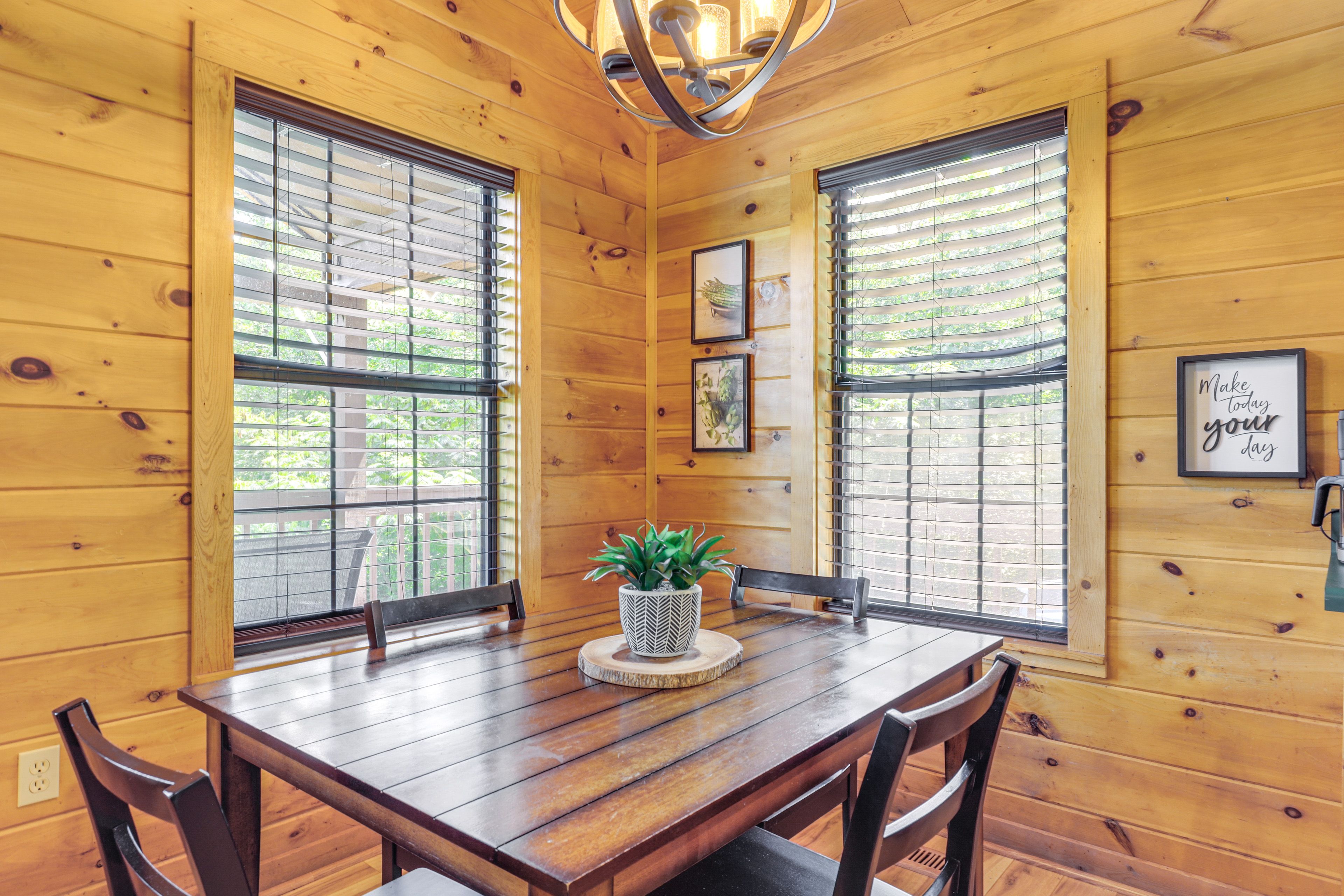 Dining Area | Main Level