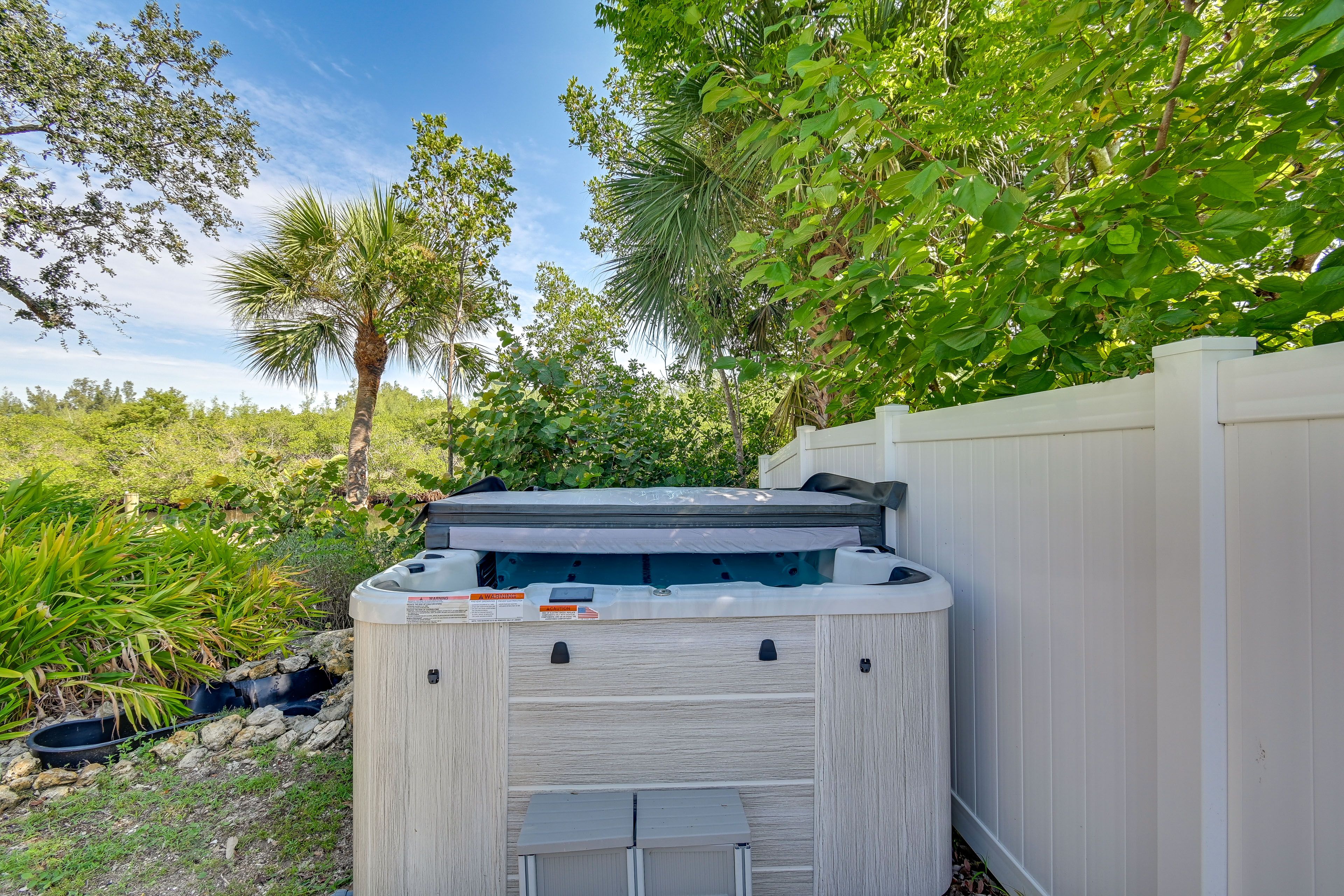 Private Yard w/ Hot Tub