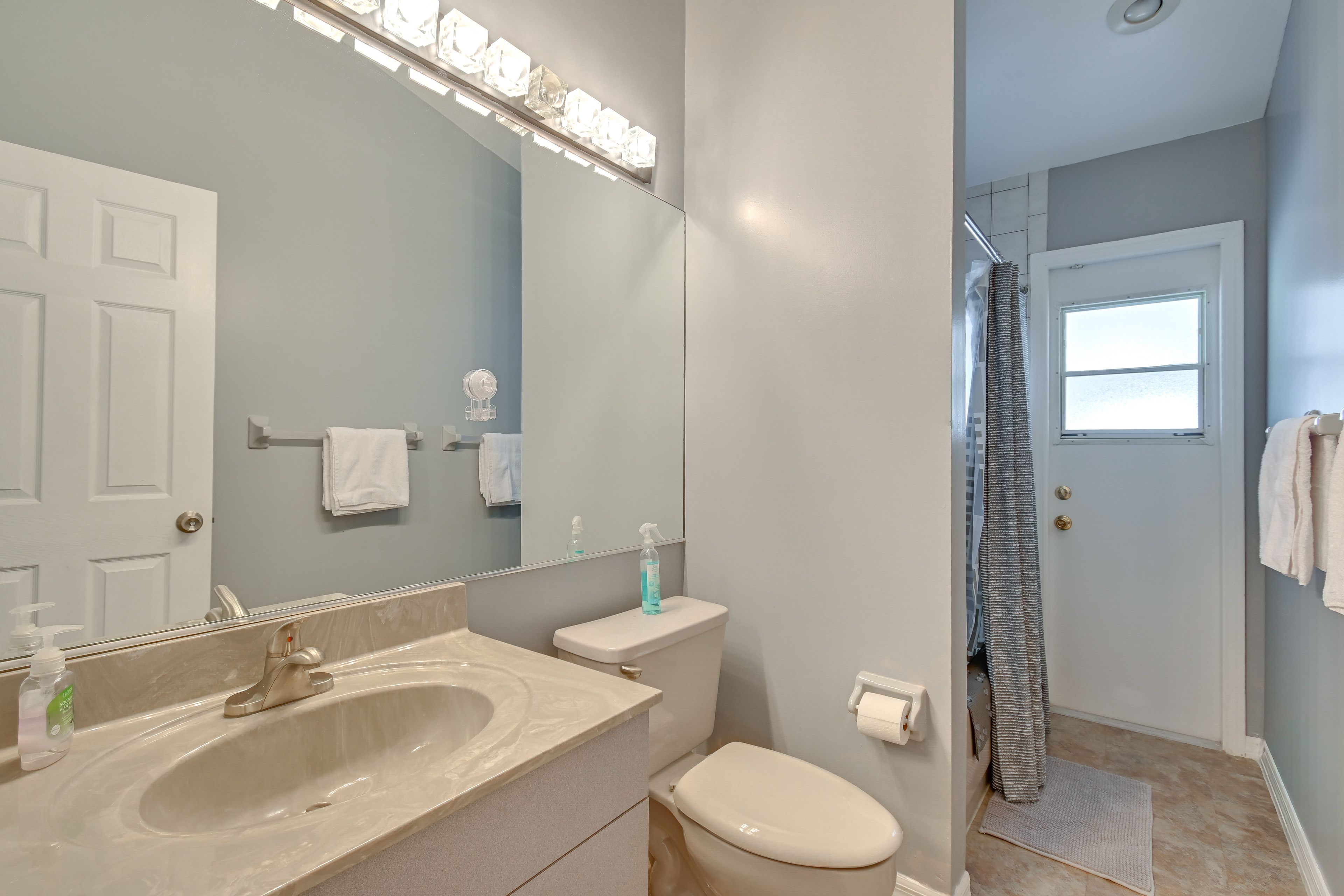 Full Bathroom