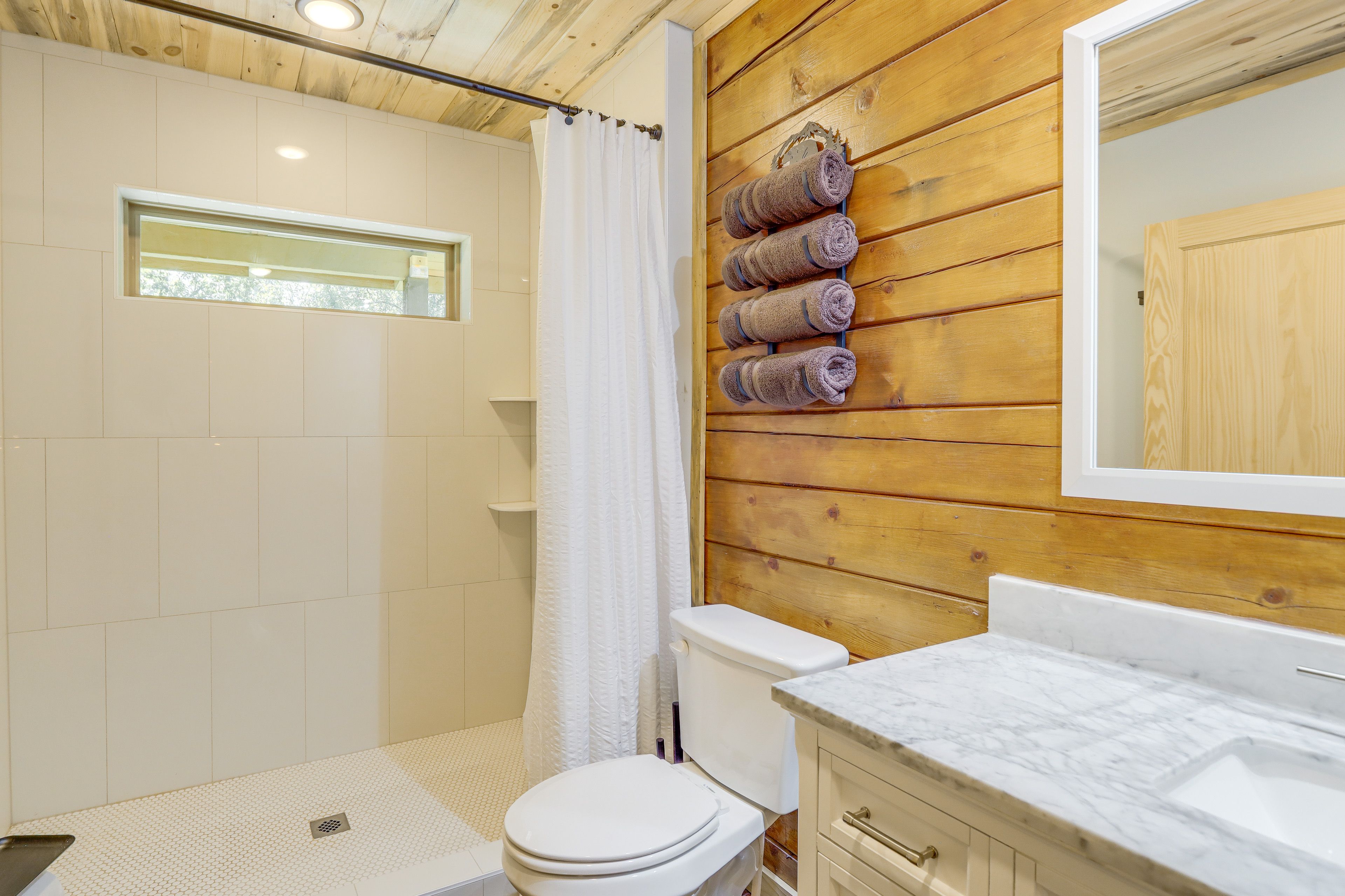 En-Suite Bathroom | 1st Floor