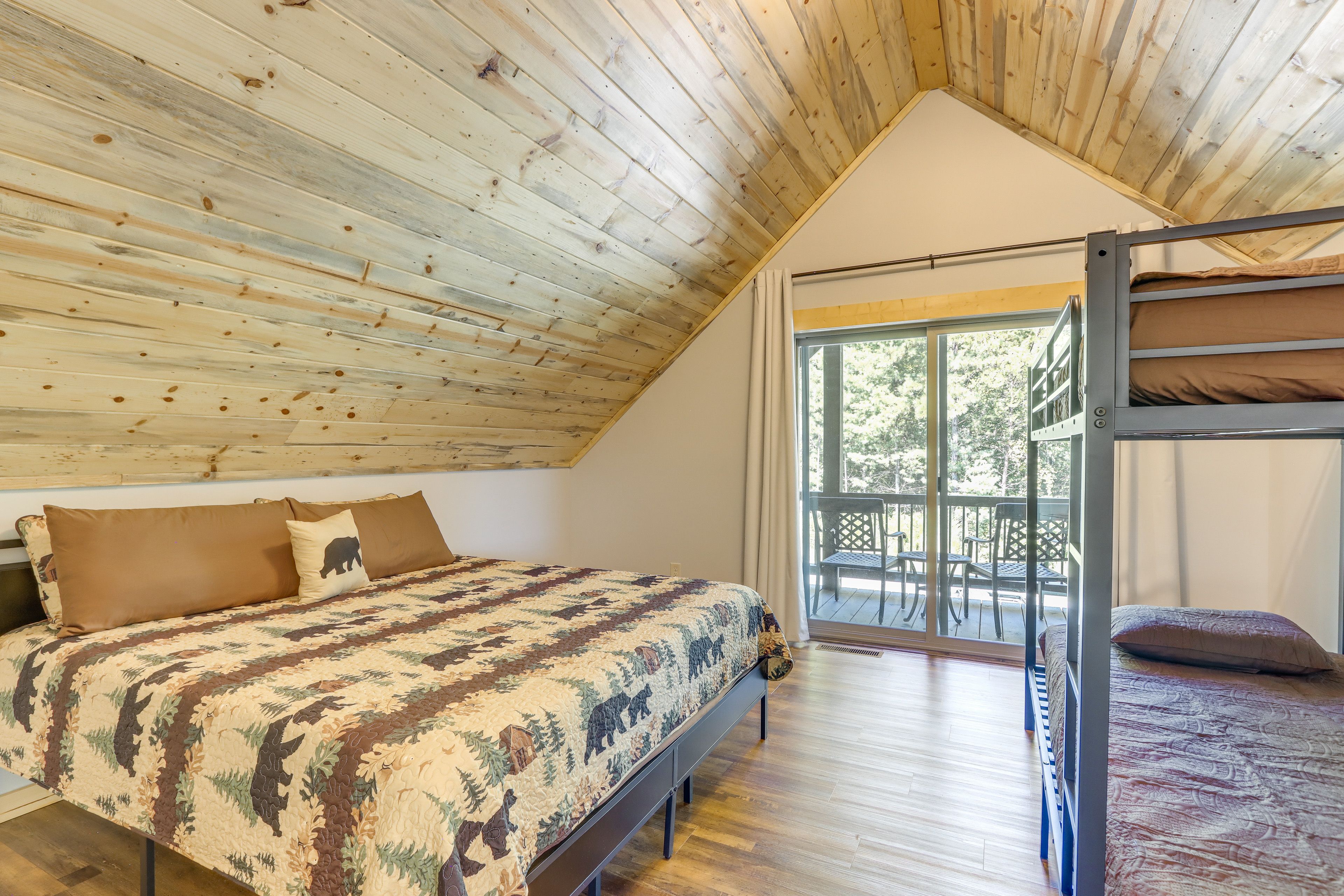 Bedroom 2 | King Bed | Twin Bunk Bed | 2nd Floor