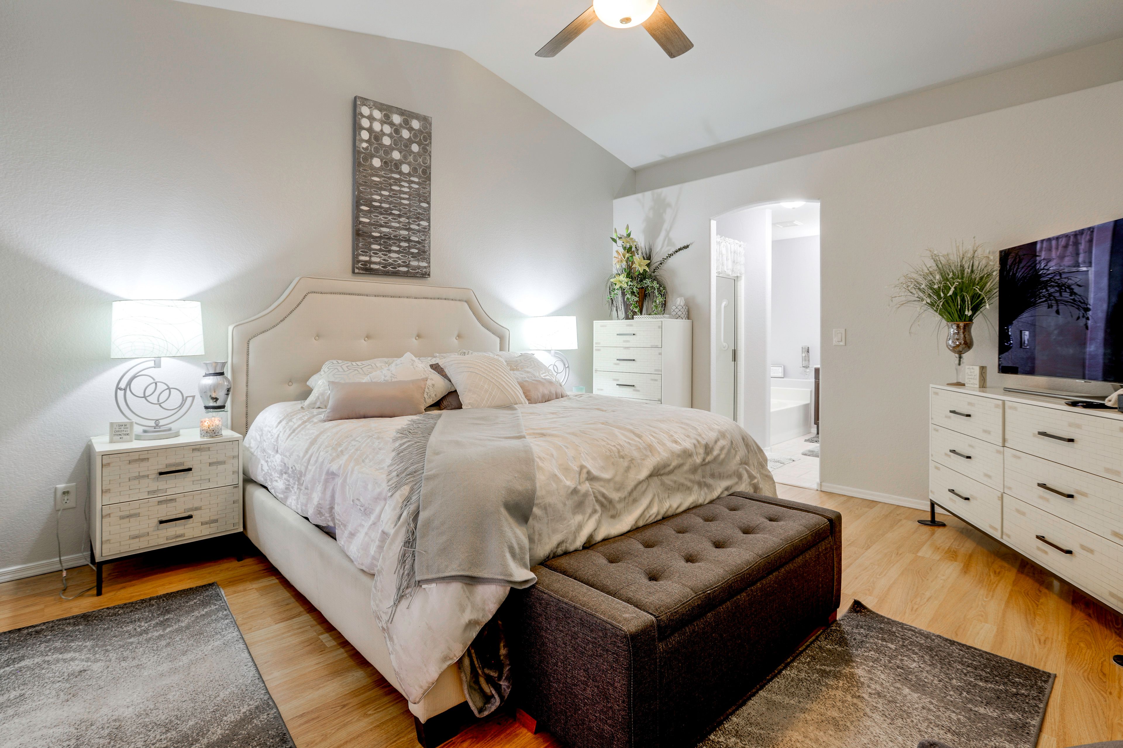 Bedroom 1 | King Bed