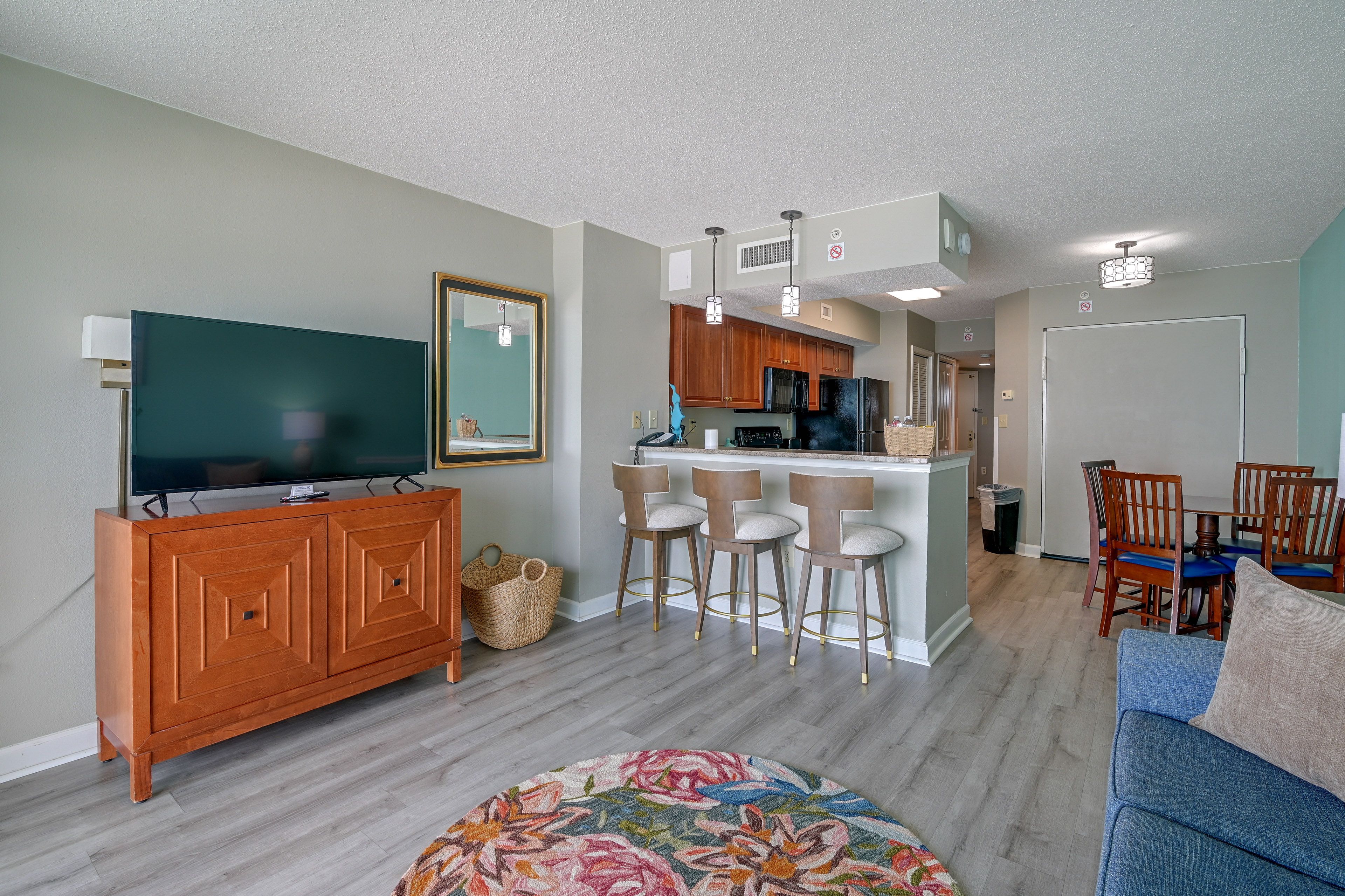 Living Area | Smart TV