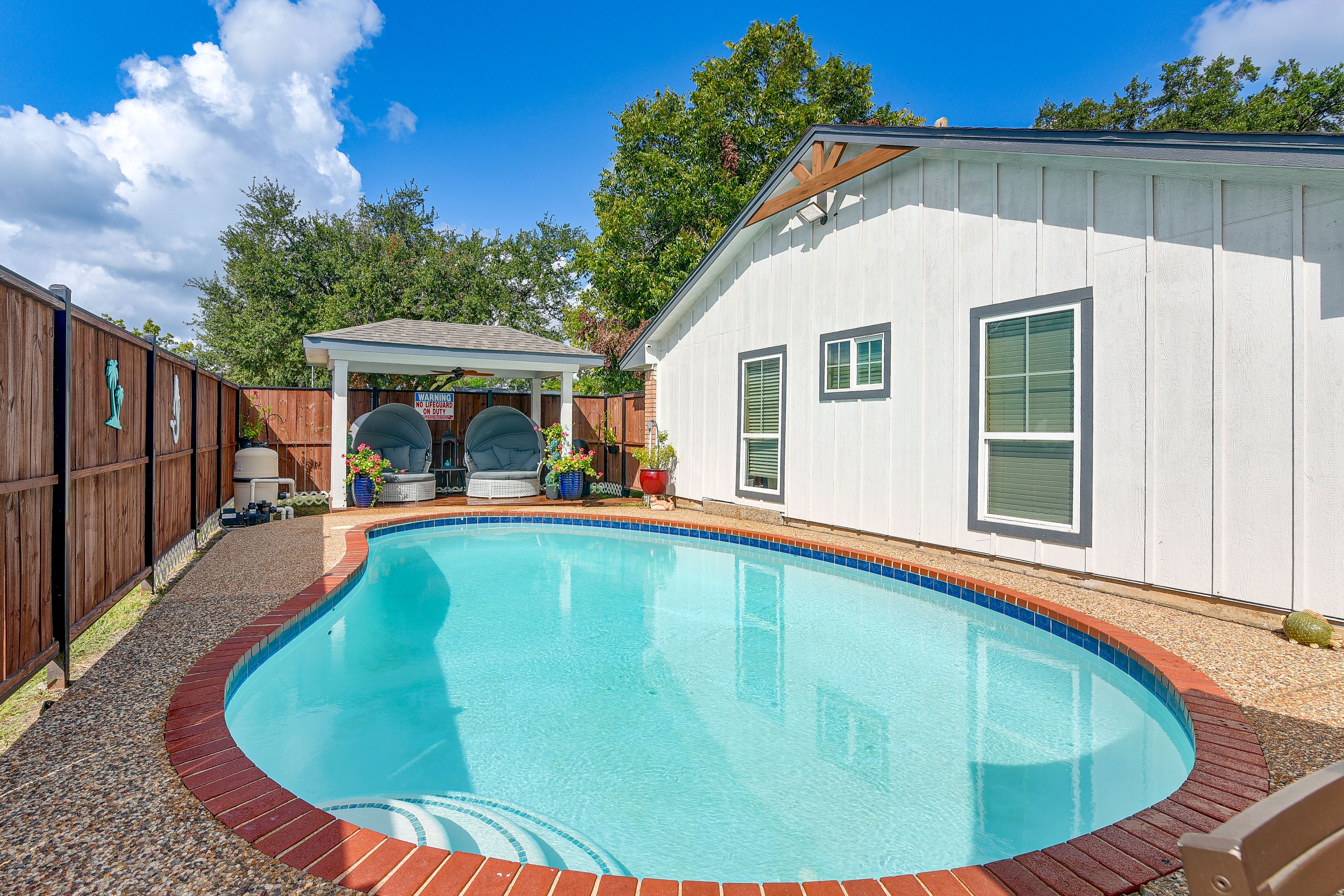 Houston Vacation Rental | 4BR | 2.5BA | 2,400 Sq Ft | 1 Step to Enter
