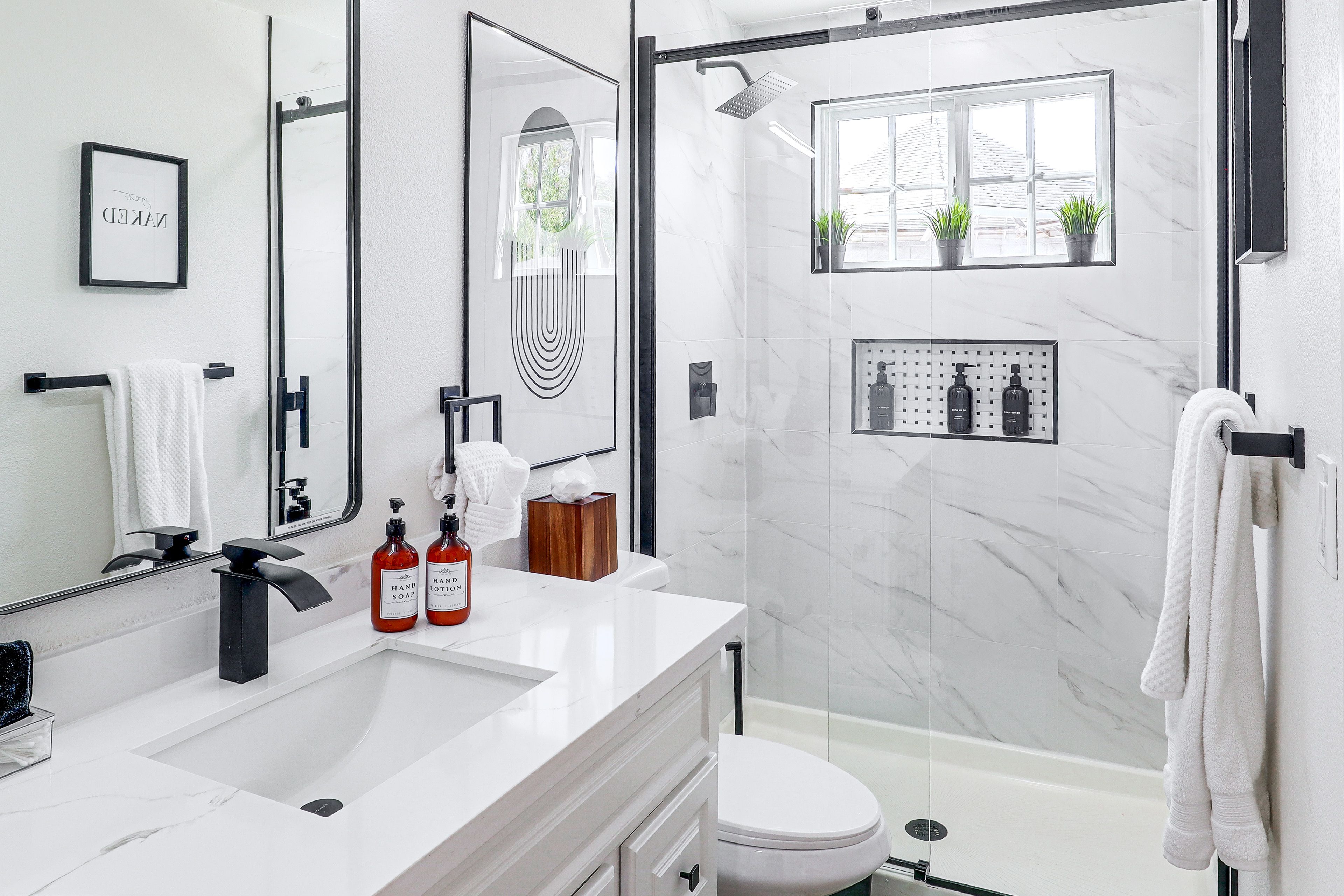 Full Bathroom | 1st Floor