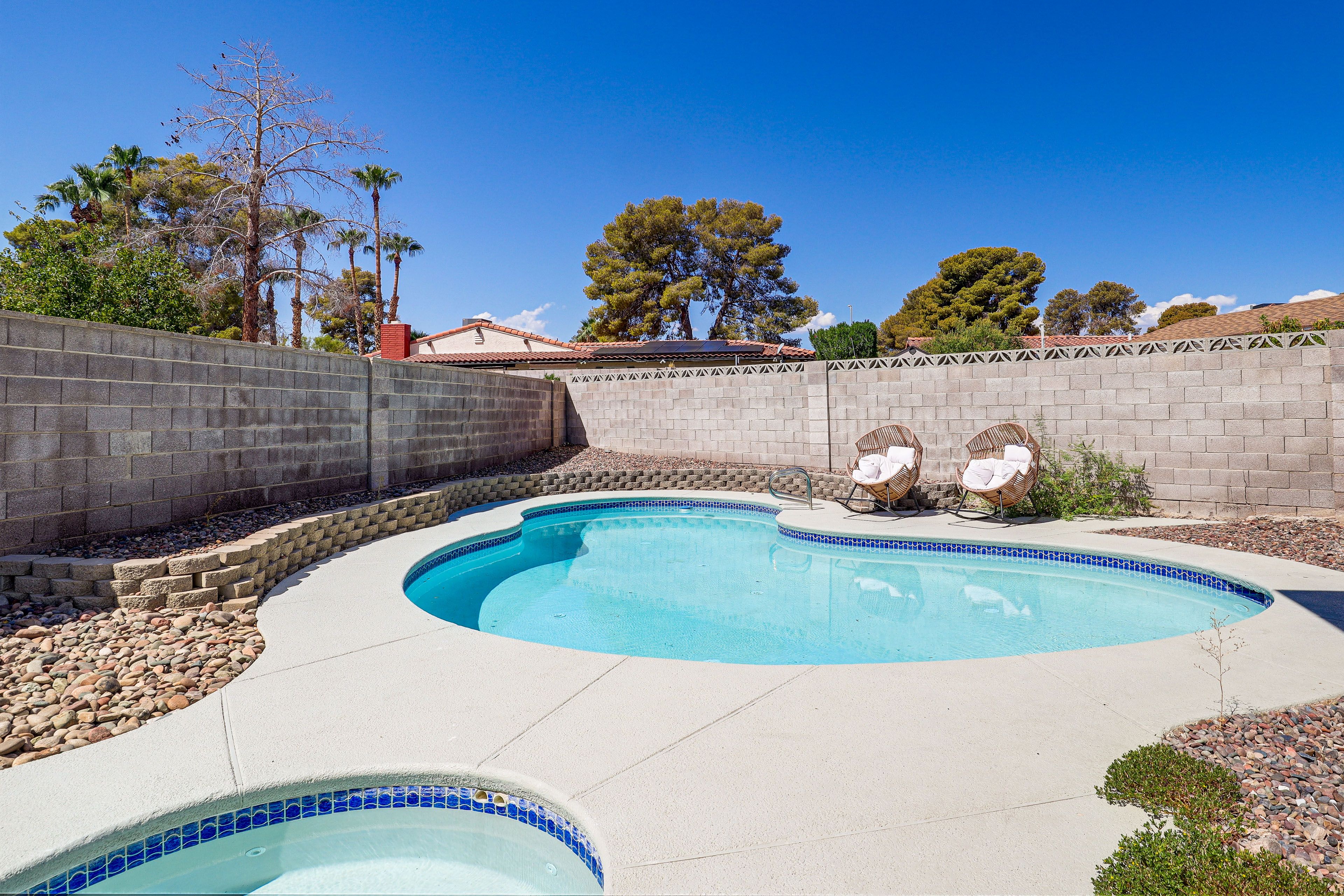 Private Yard w/ Pool & Hot tub