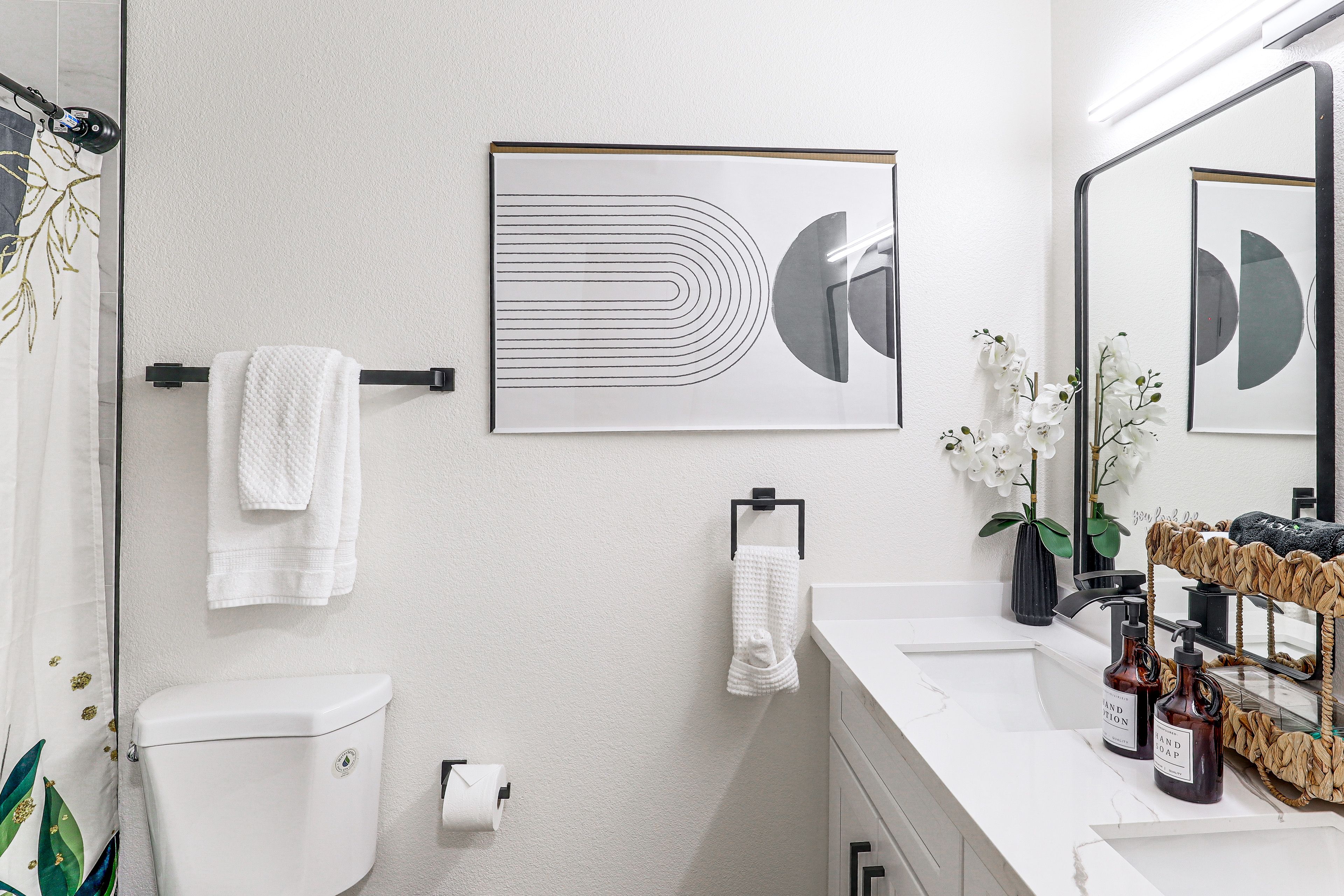 Full Bathroom | 2nd Floor
