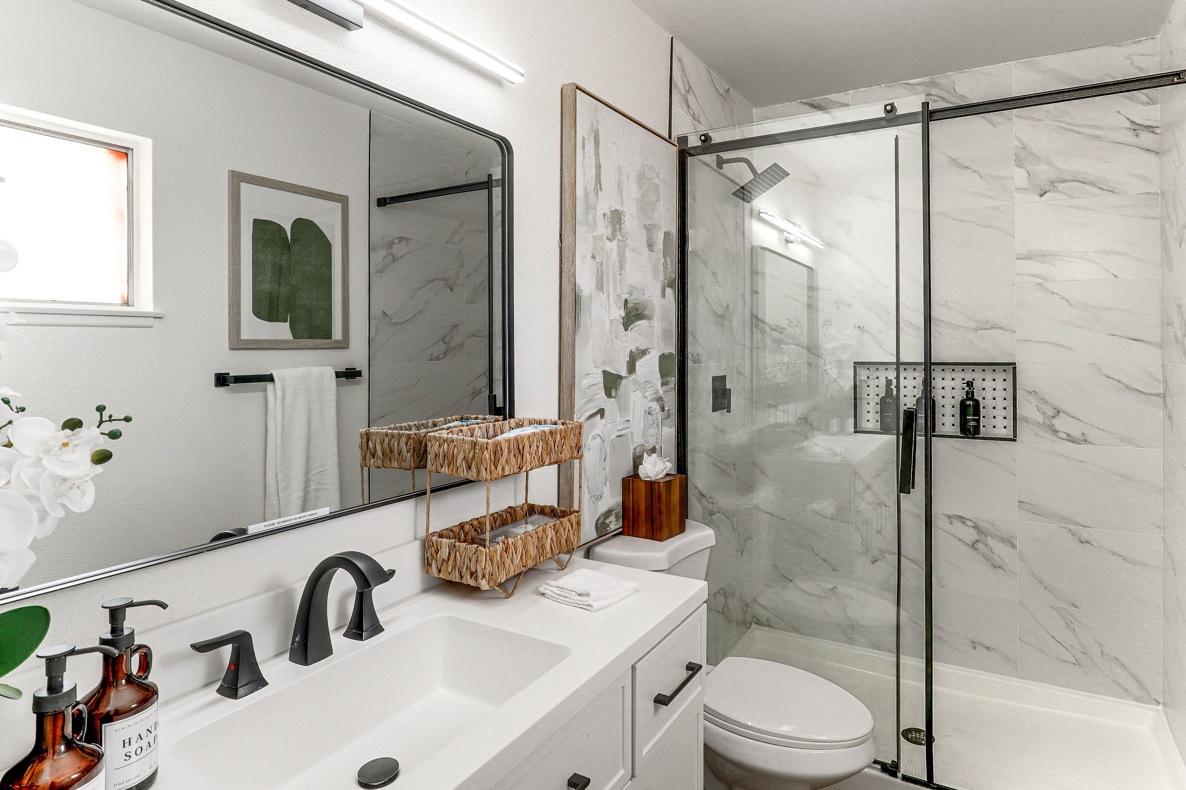 Full Bathroom | 2nd Floor