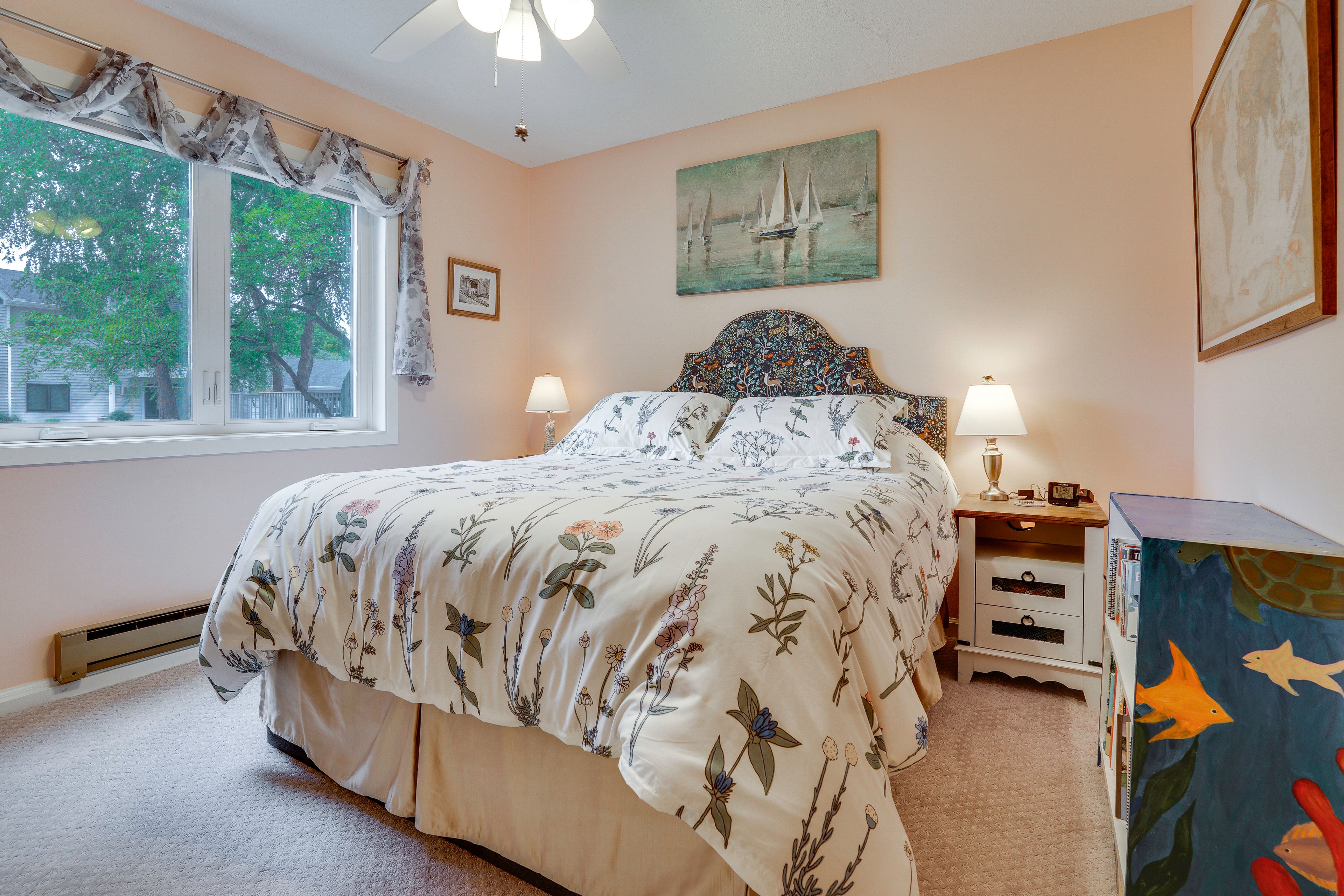 Bedroom | Queen Bed