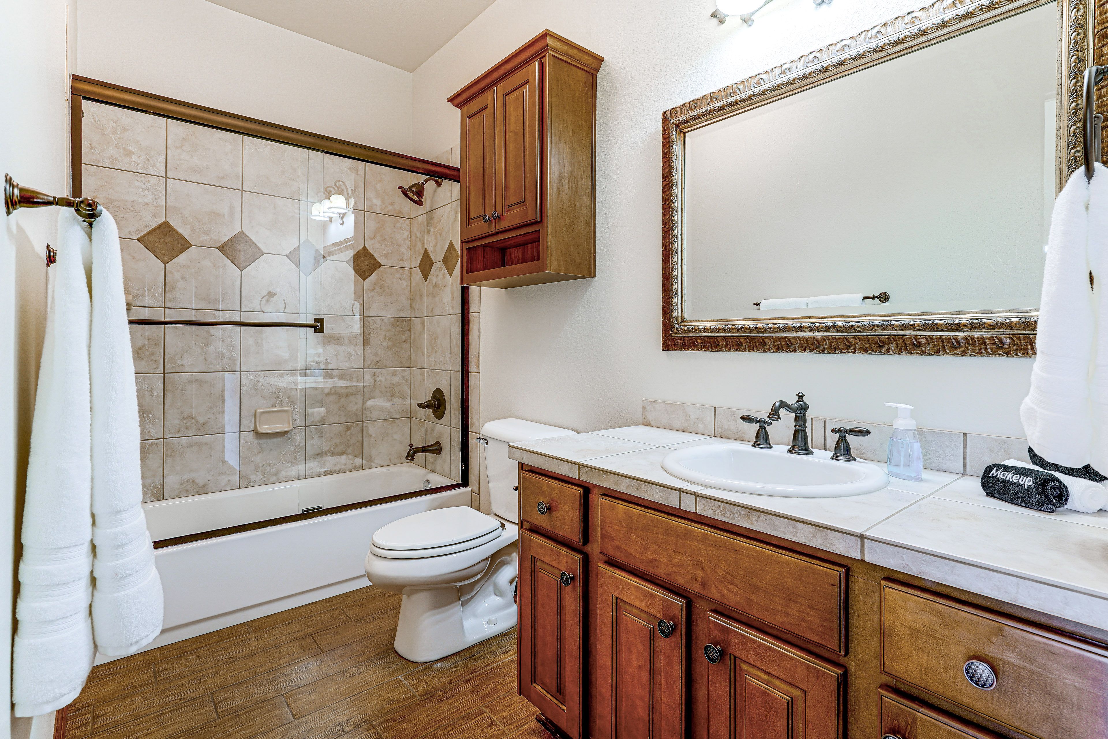 Bathroom | Main Floor