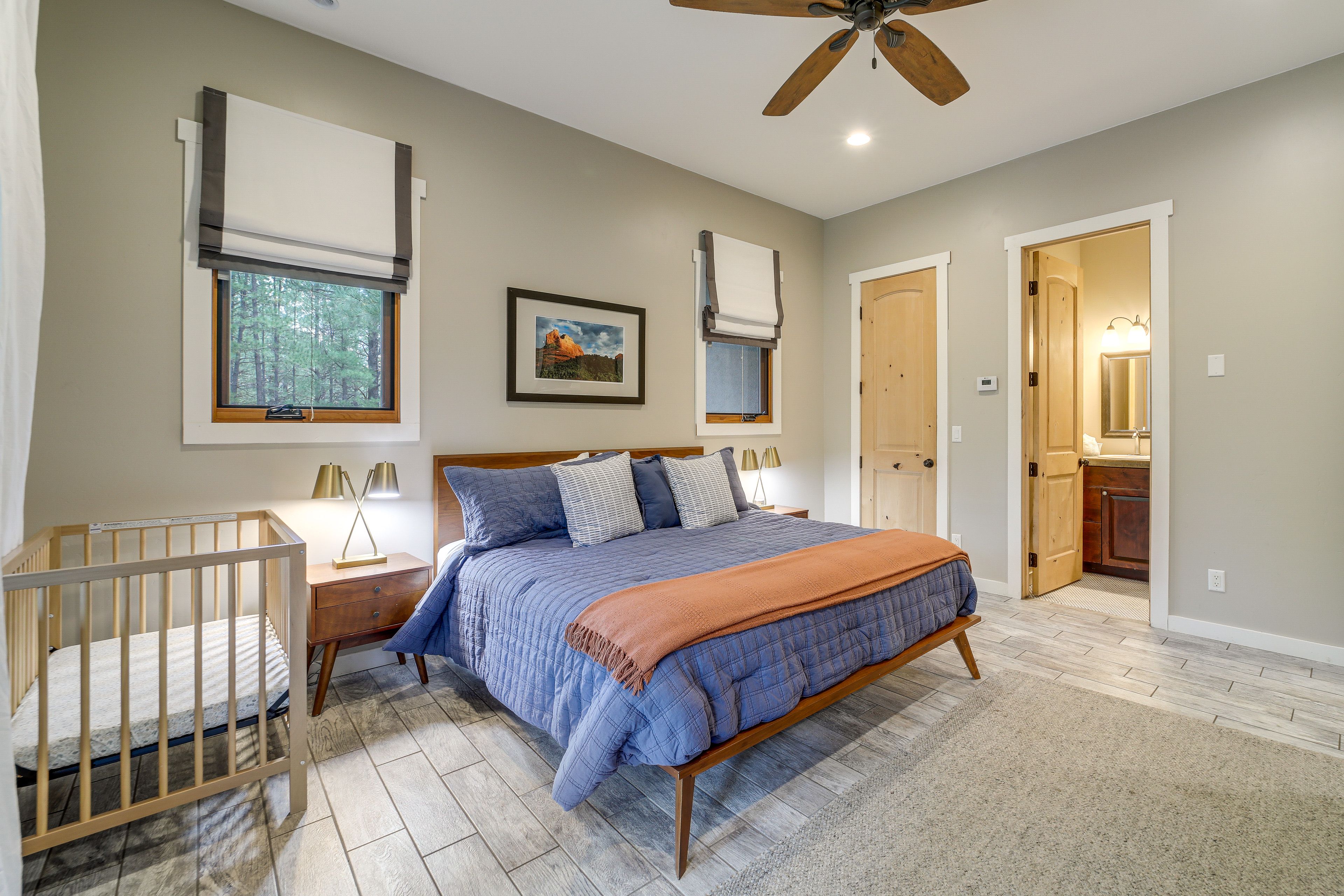 Bedroom 1 | King Bed | Crib