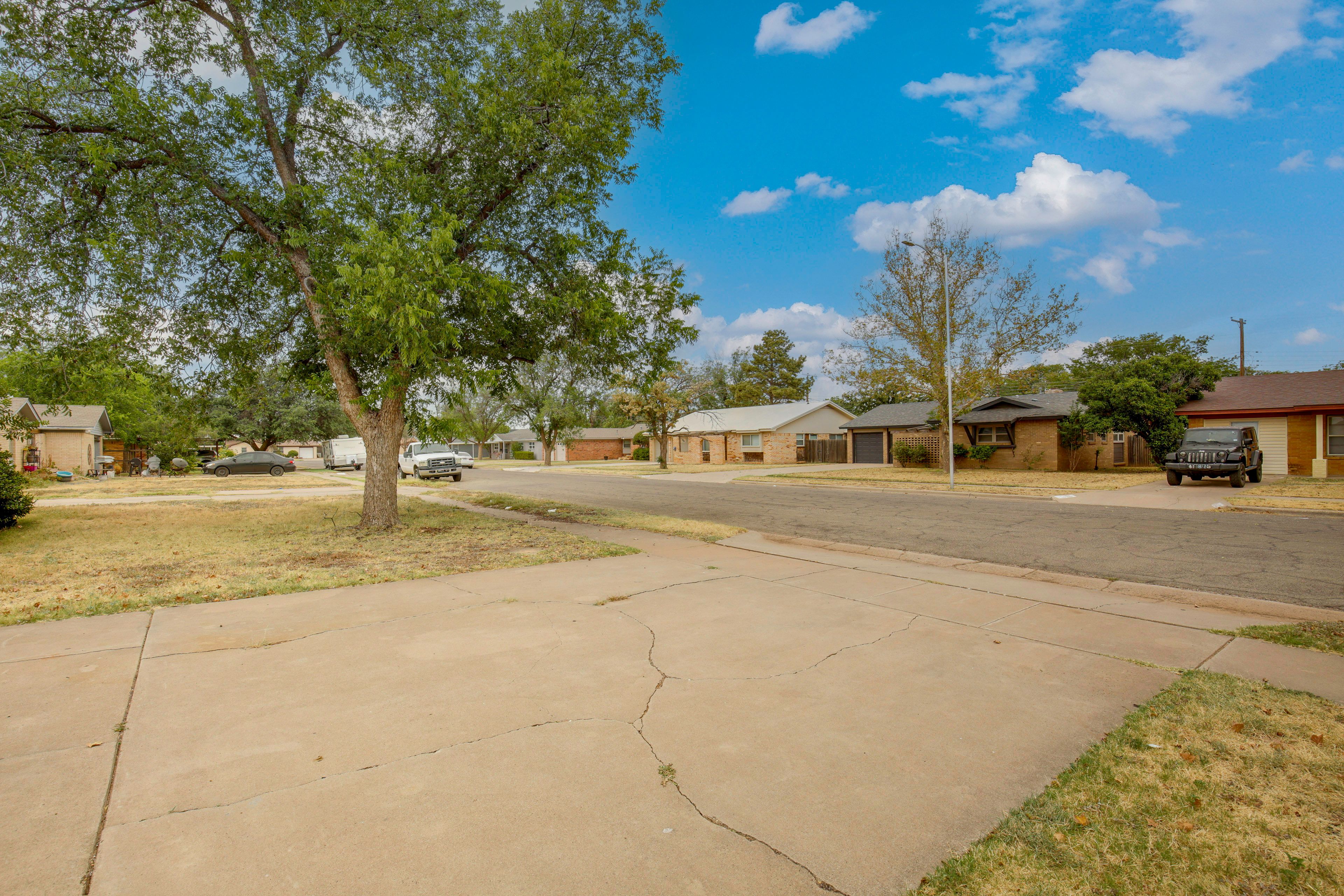 Parking | Driveway (4 Vehicles)