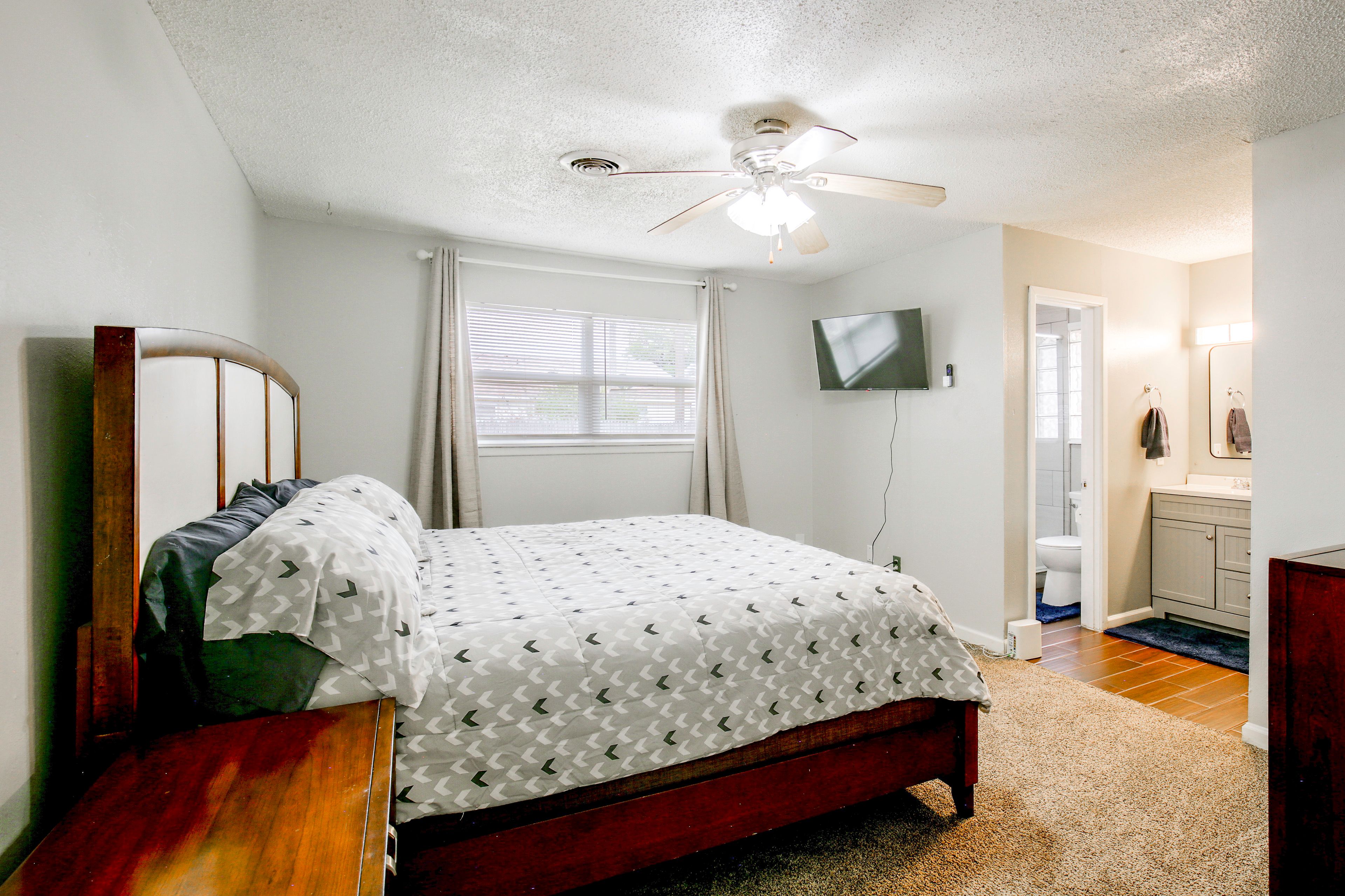 Bedroom 1 | King Bed