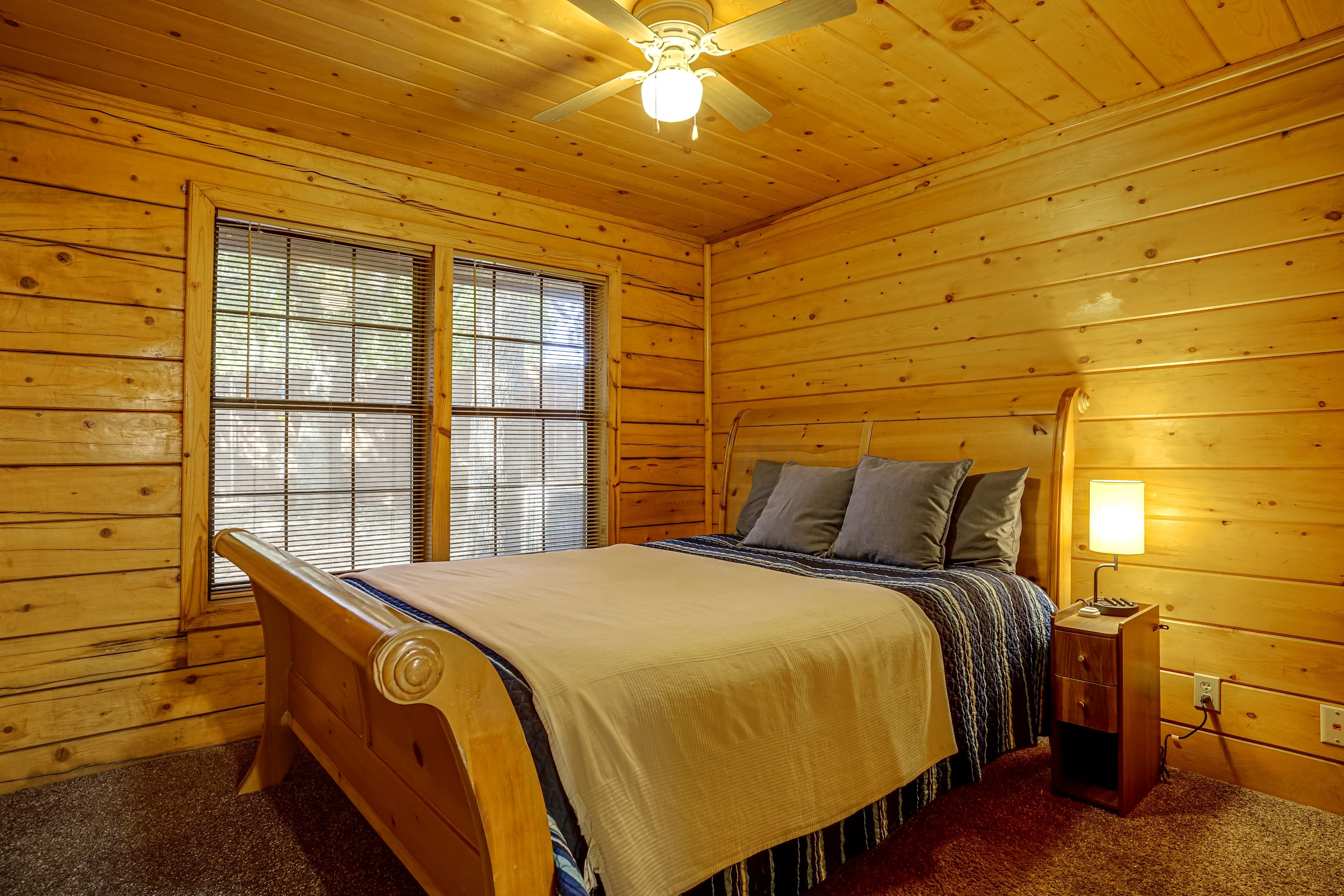 Bedroom 4 | Queen Bed