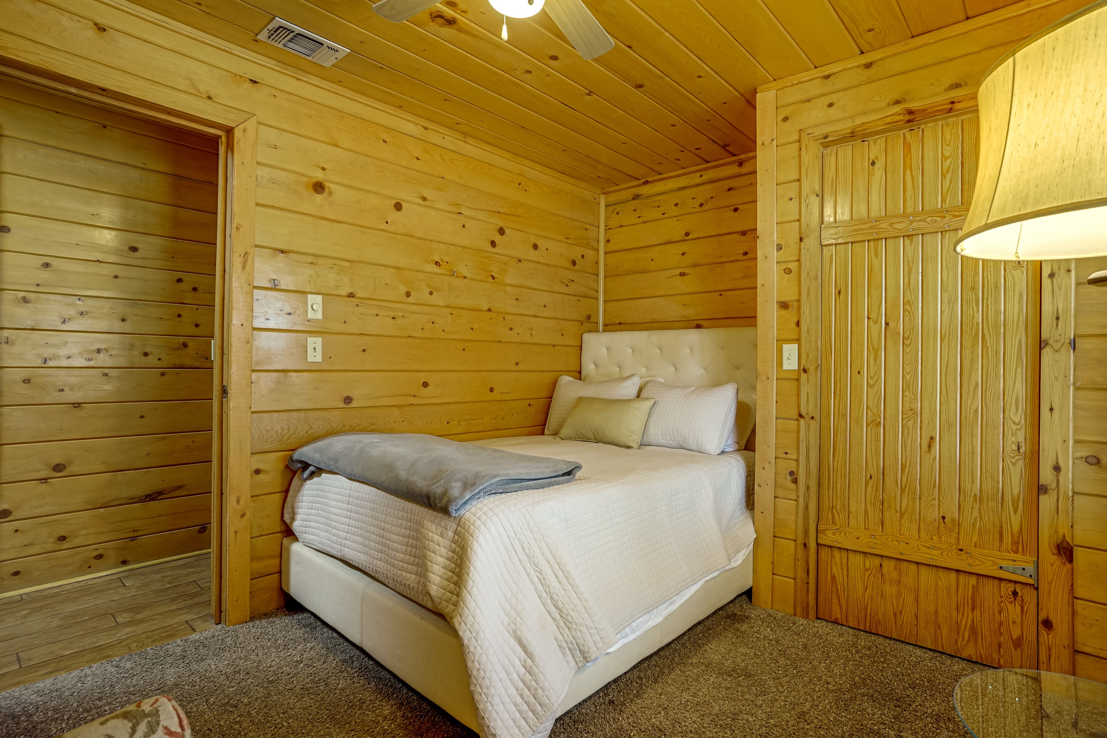 Bedroom 2 | Queen Bed
