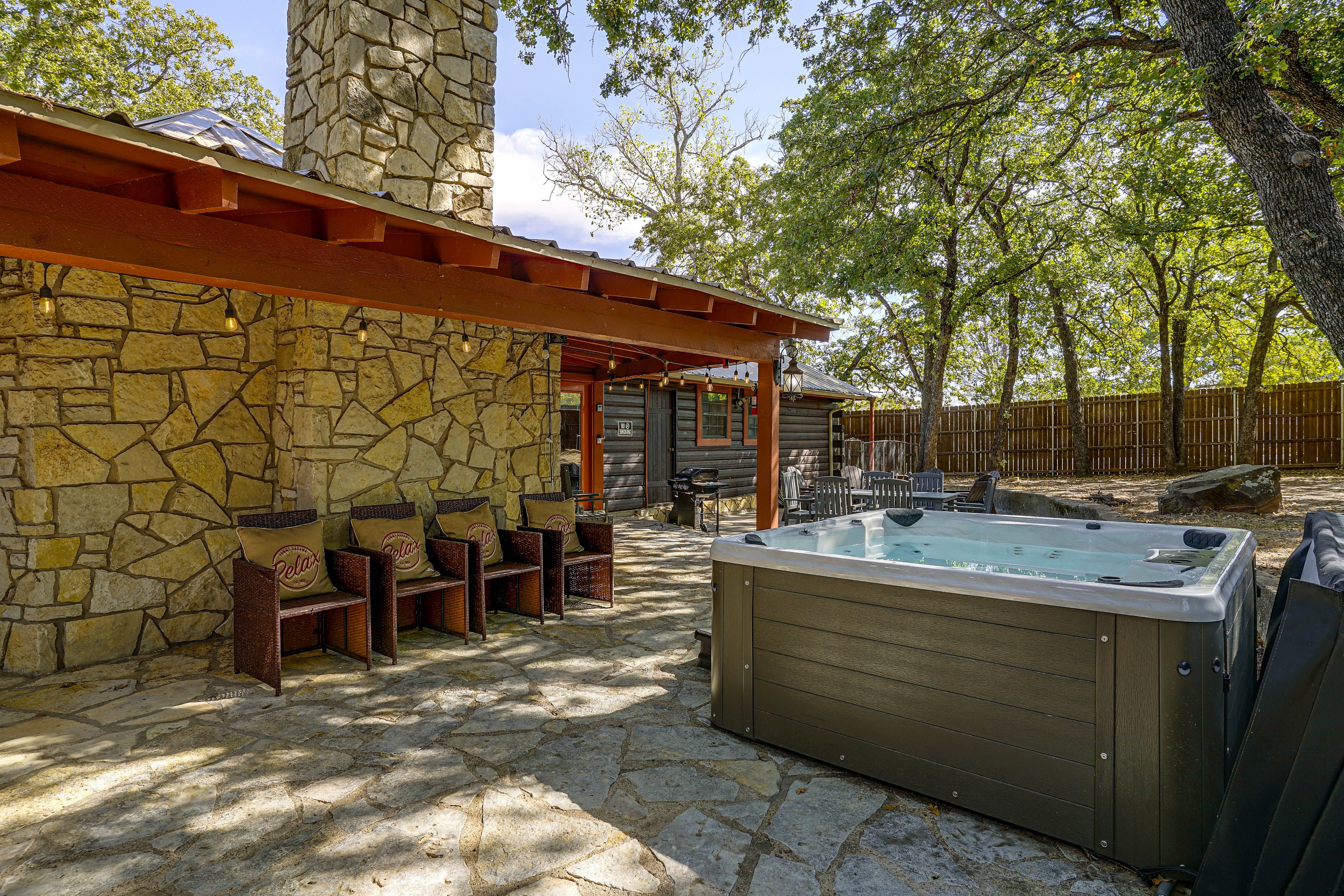 Granbury Vacation Rental | 4BR | 2BA | 2,100 Sq Ft | 2 Steps to Enter