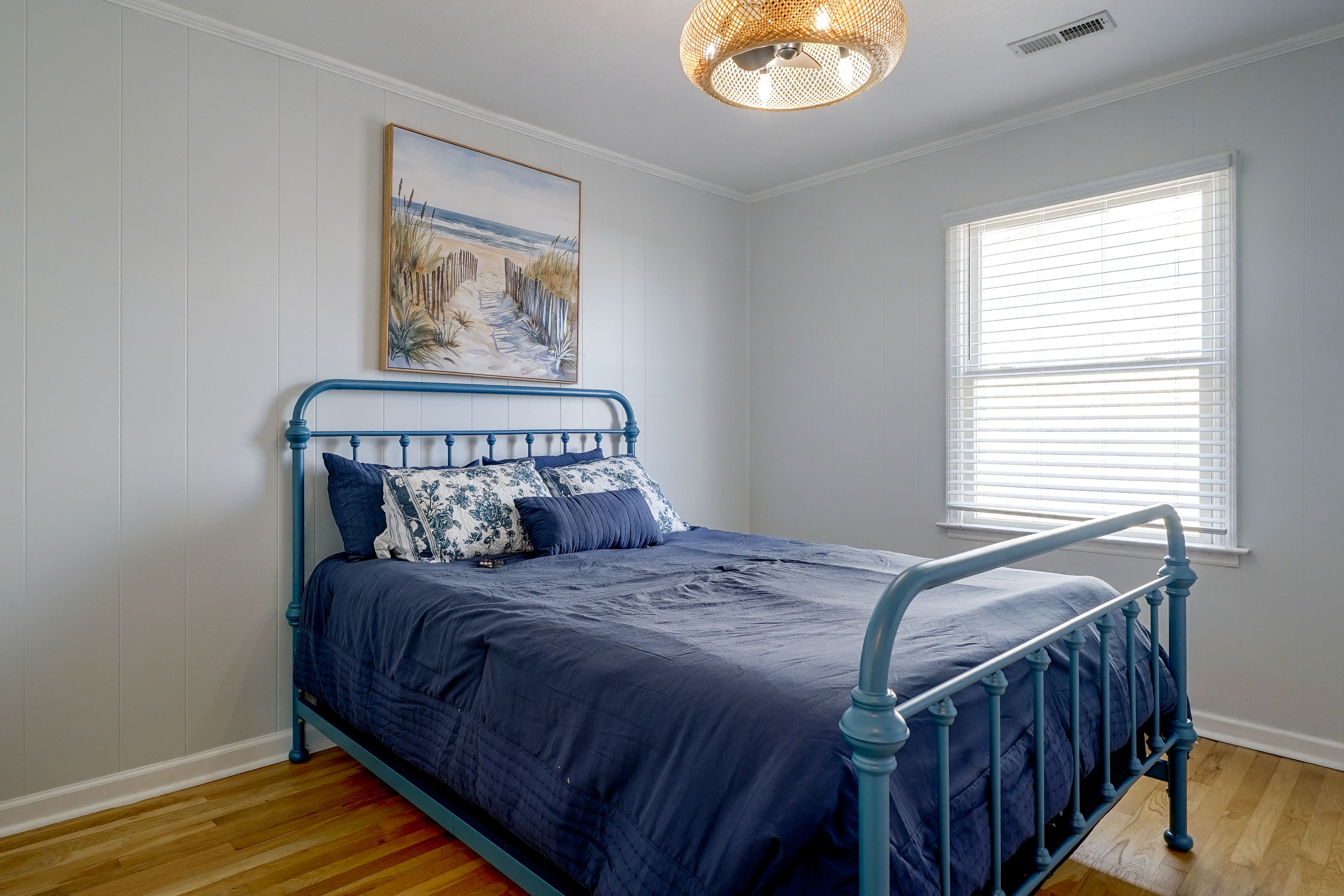 Bedroom 2 | Queen Bed