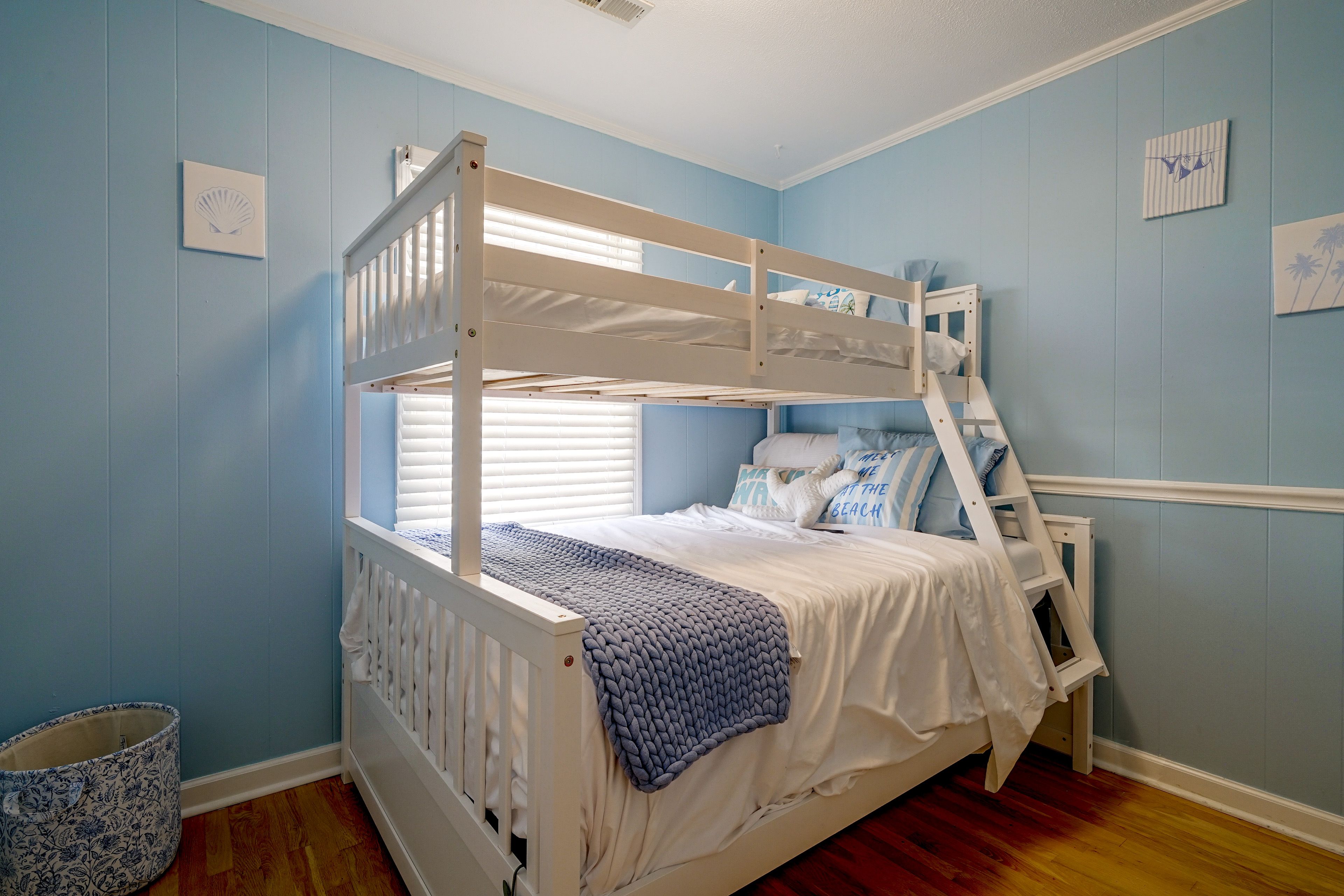 Bedroom 4 | Twin/Full Bunk Bed