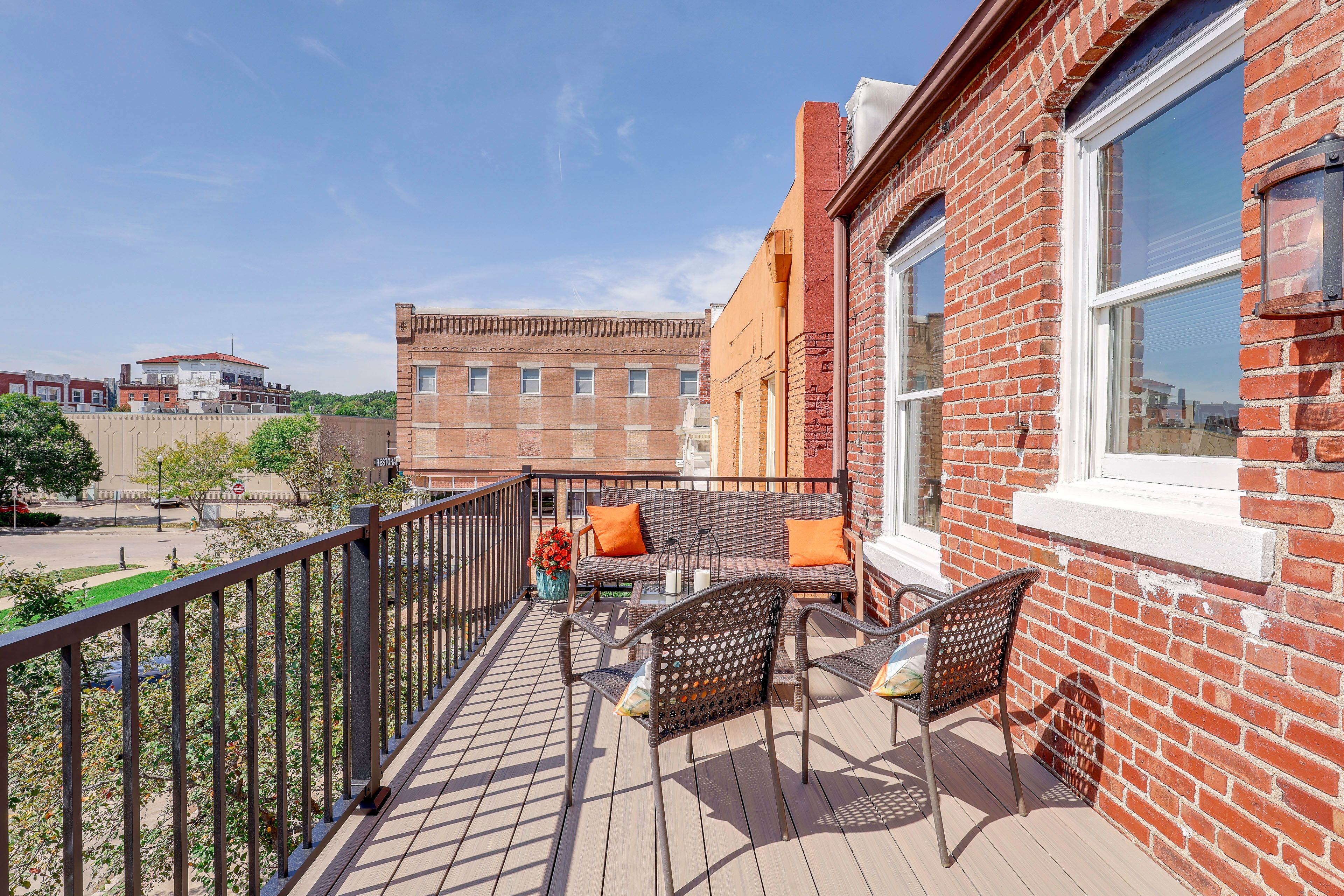 Private Deck | Outdoor Seating
