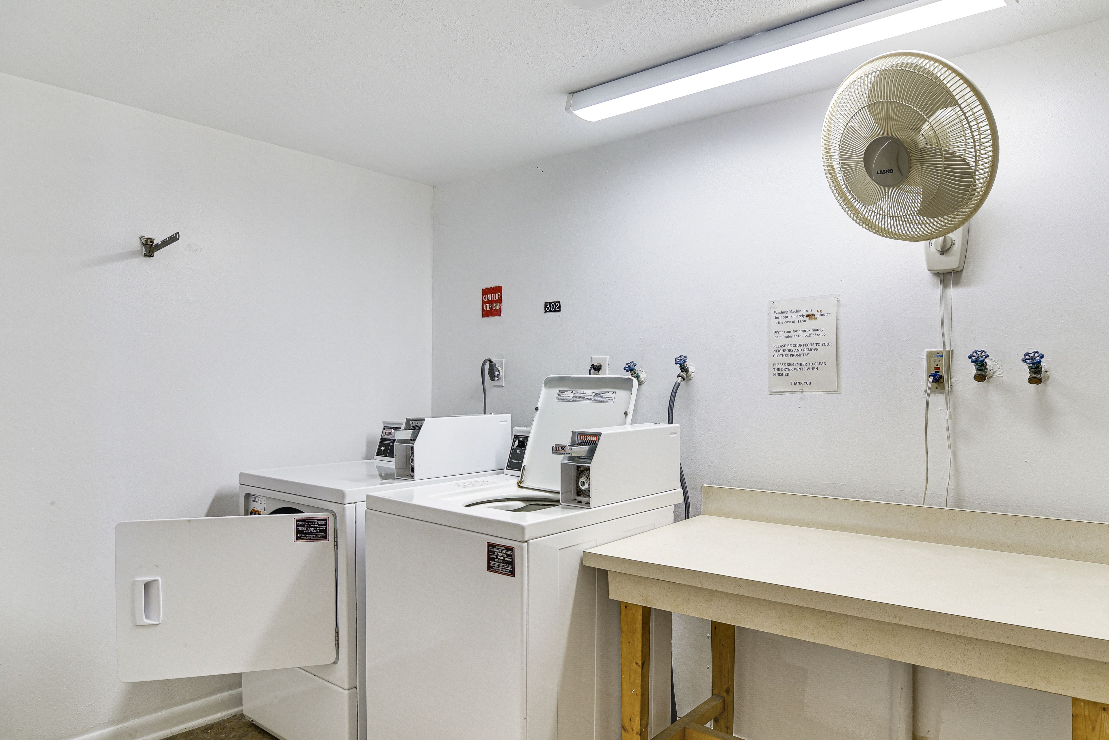 Bay Mariner Amenities | Coin Laundry