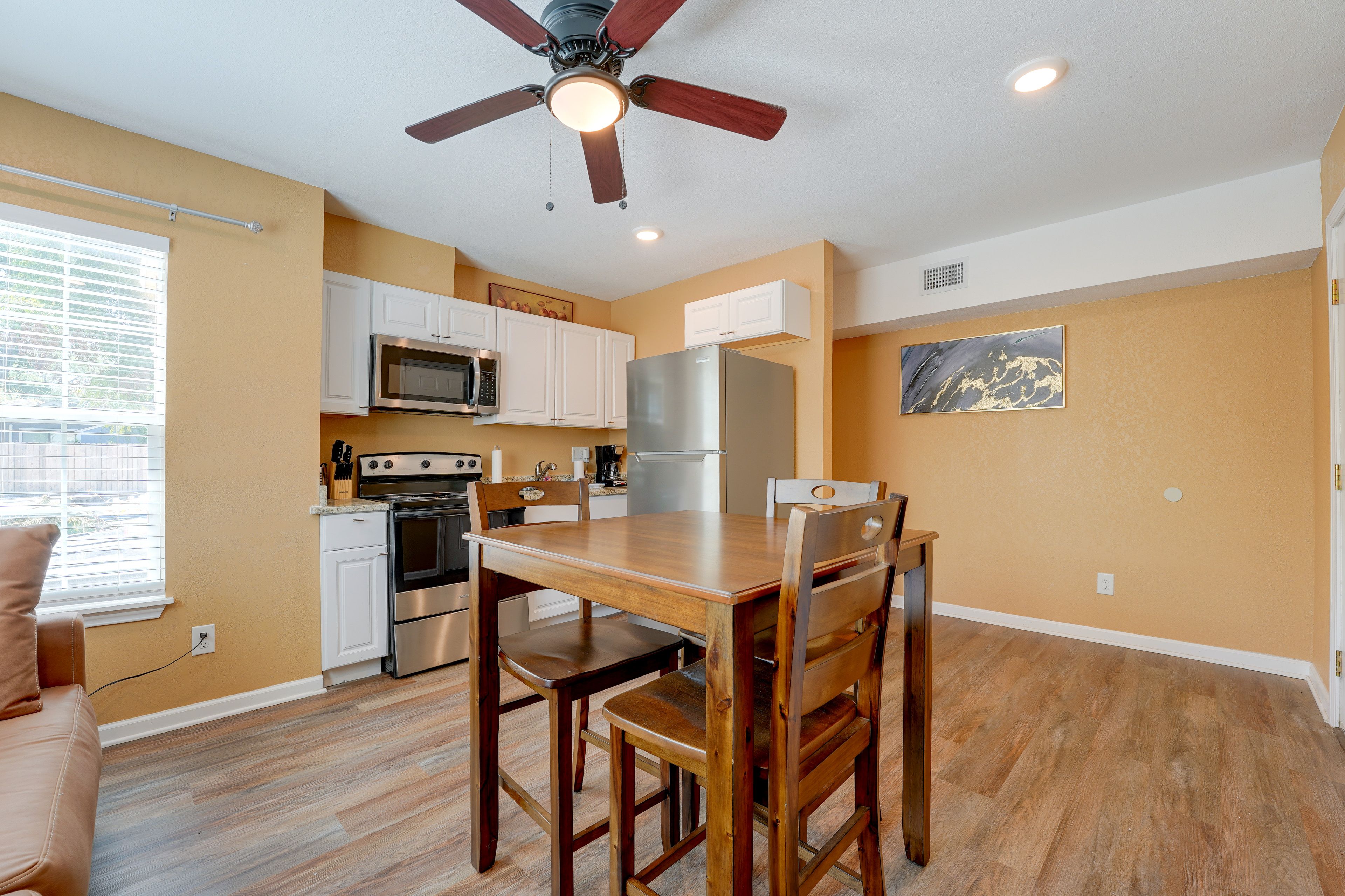Interior | Open Floor Plan | Free WiFi