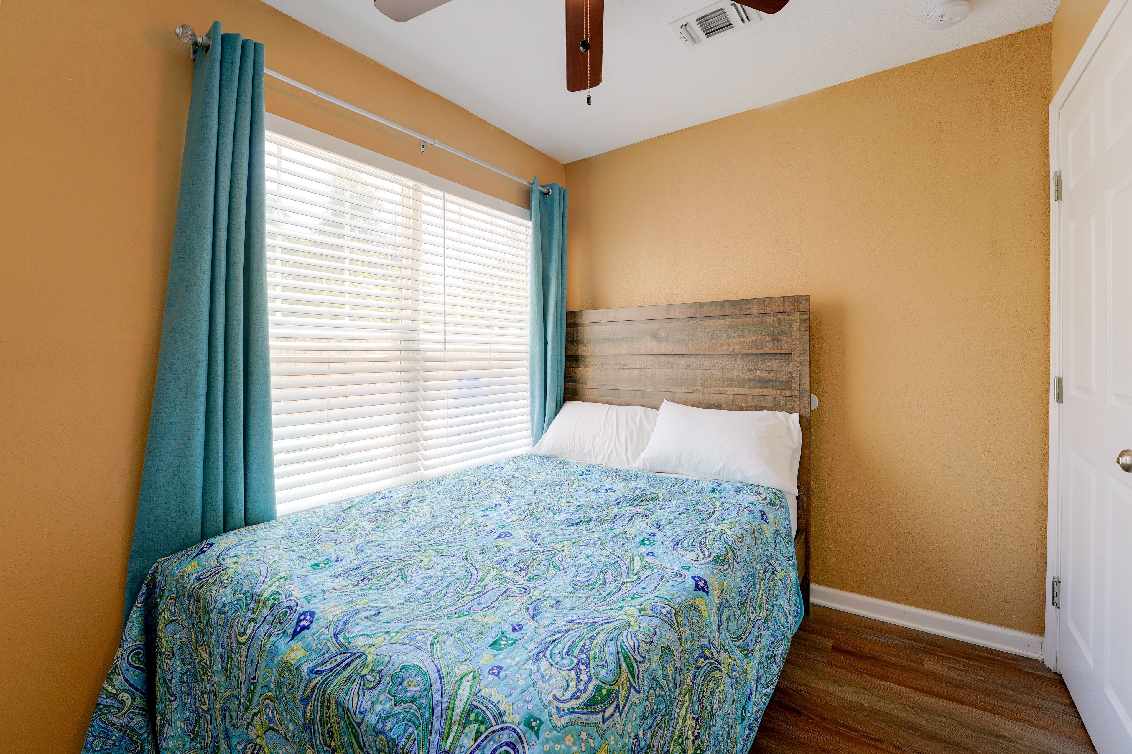 Bedroom | Full Bed