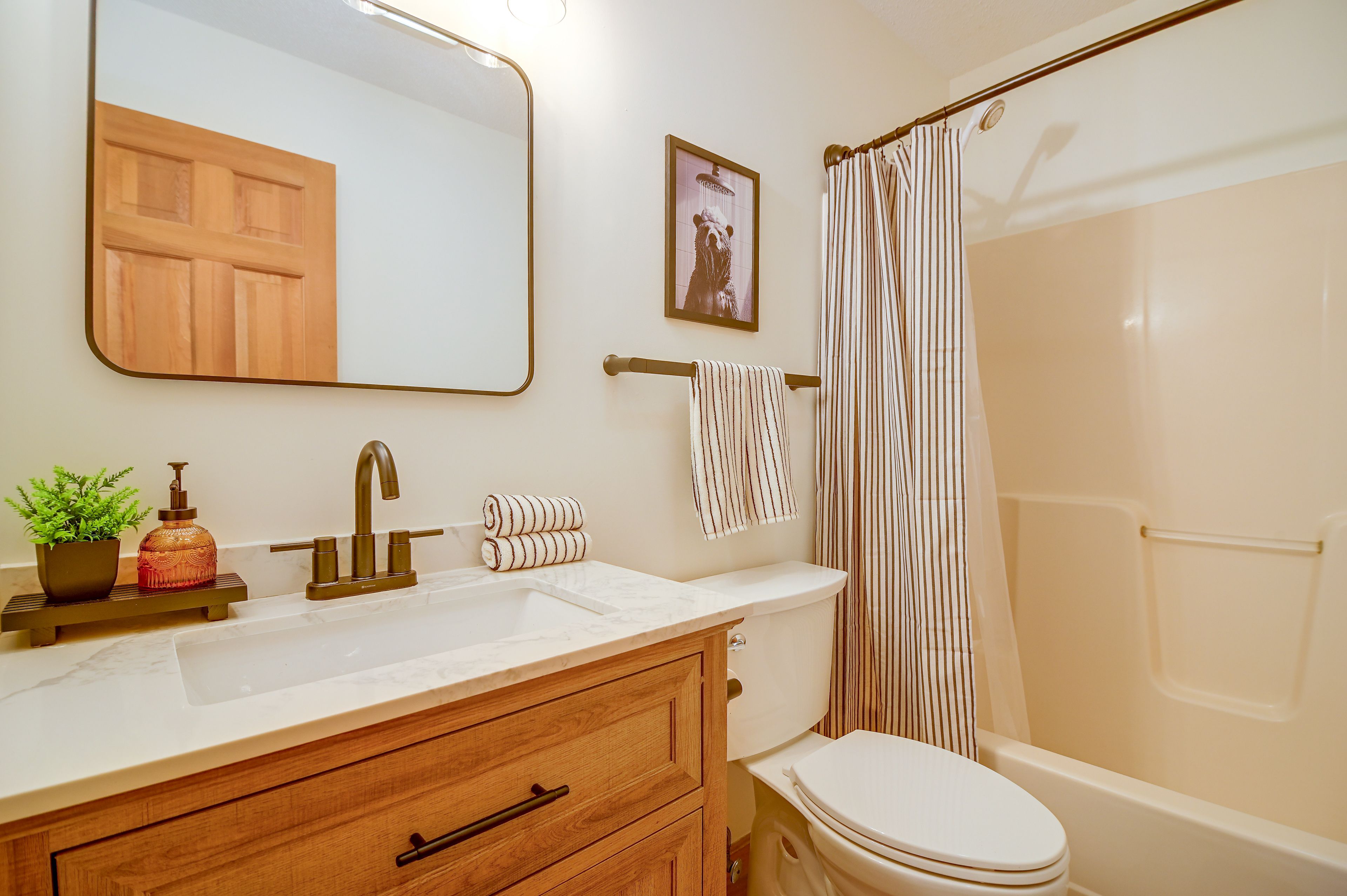 Full Bathroom | 2nd Floor