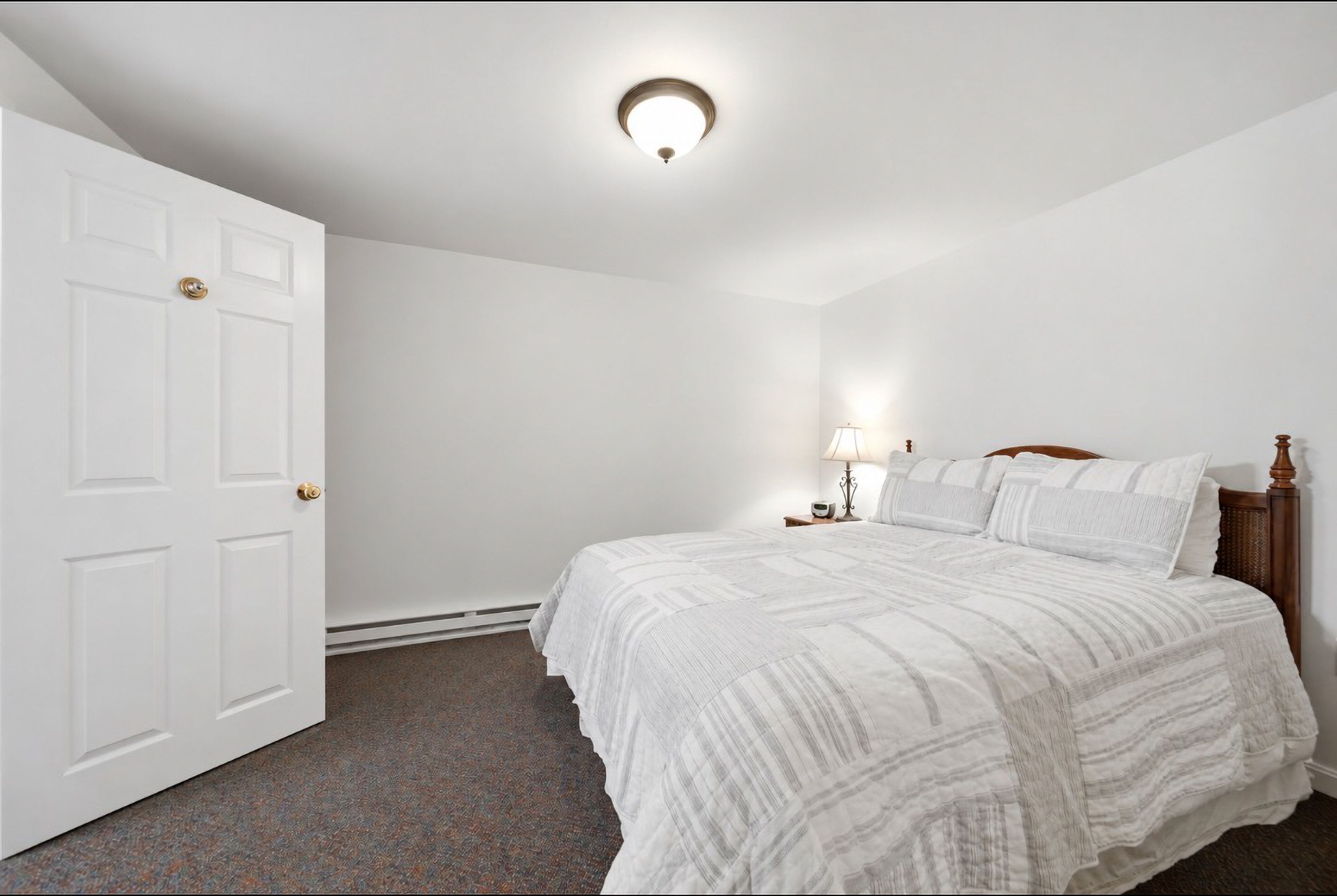 Bedroom | Queen Bed