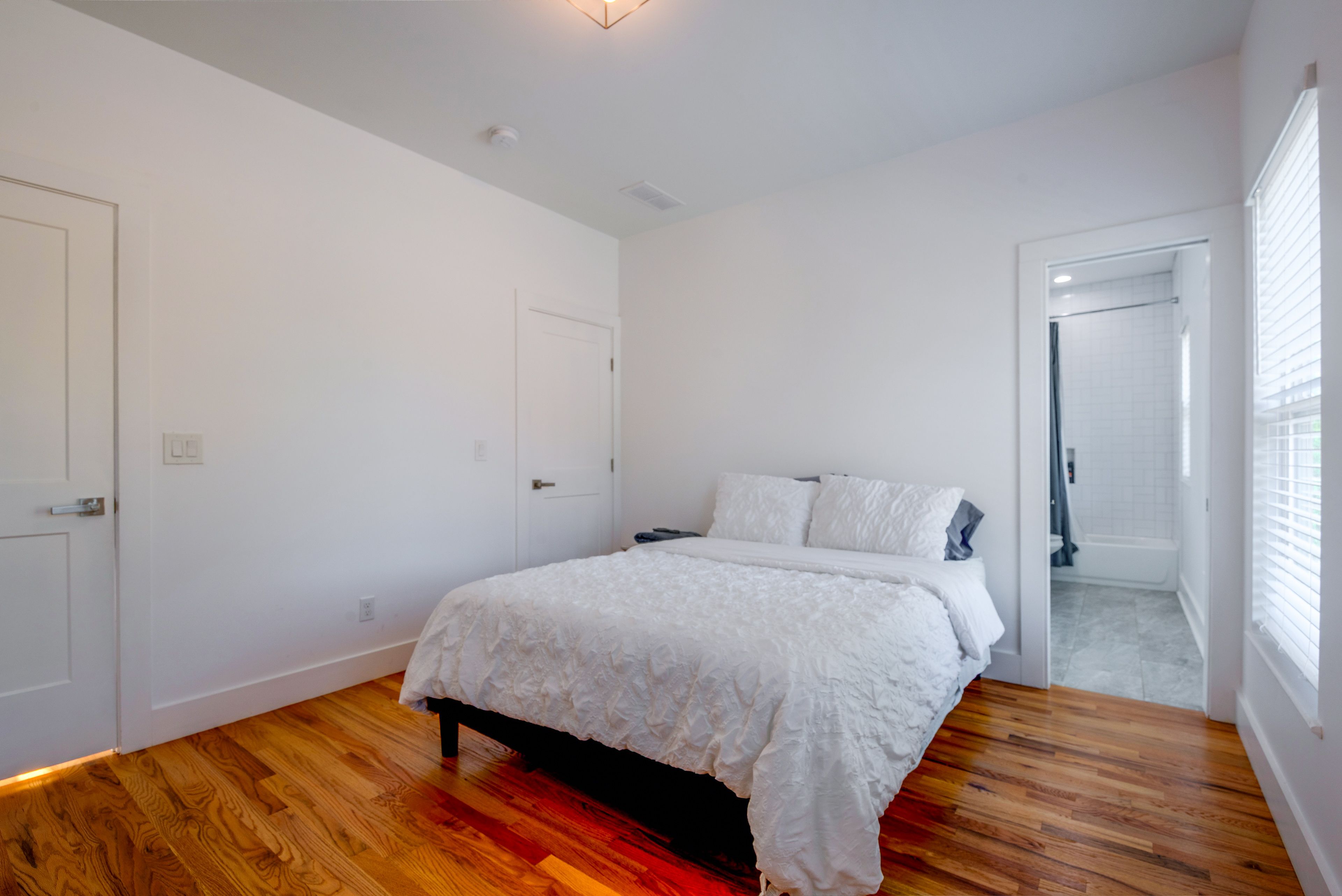 Bedroom | Queen Bed | 2nd Floor