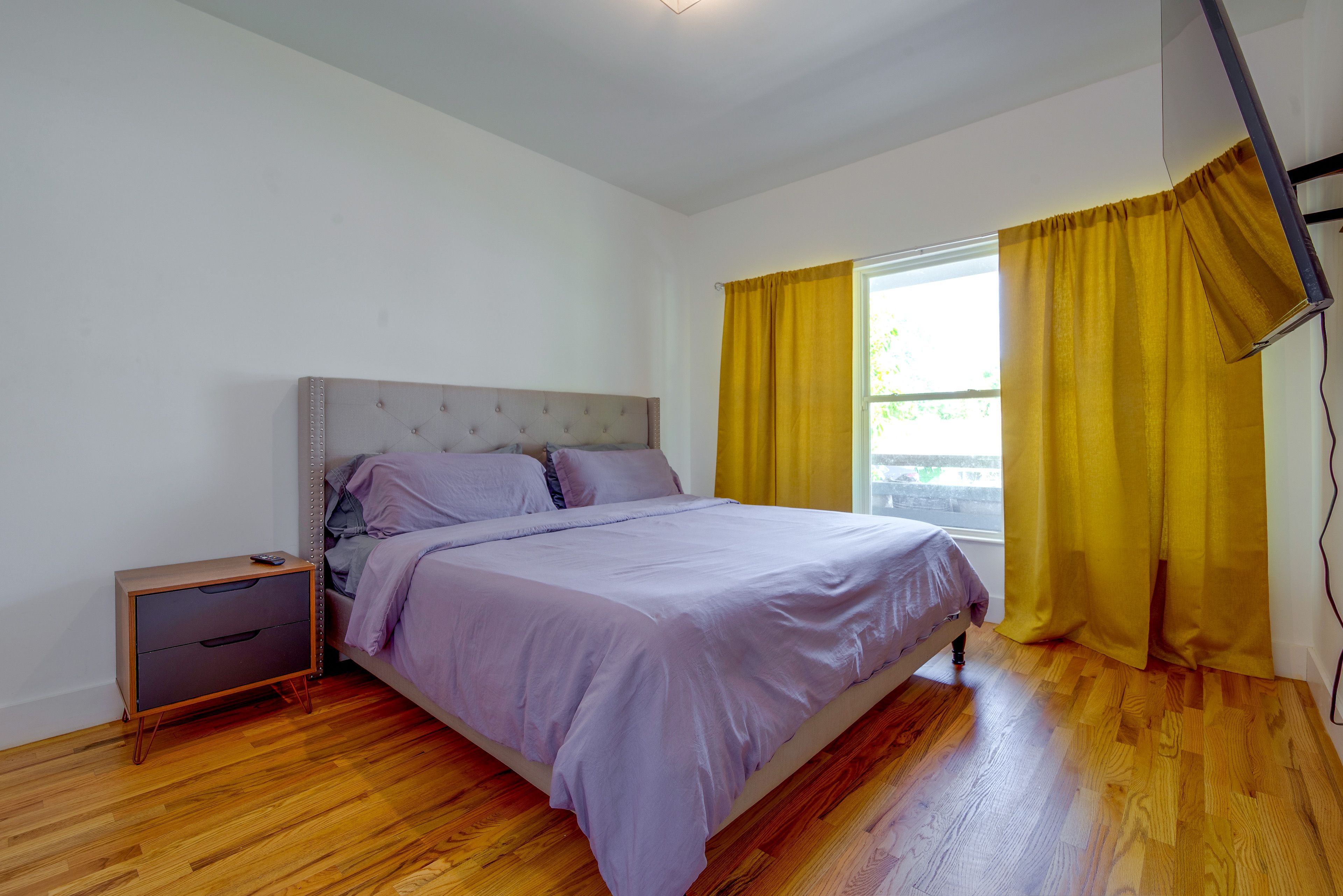 Bedroom | King Bed | 1st Floor