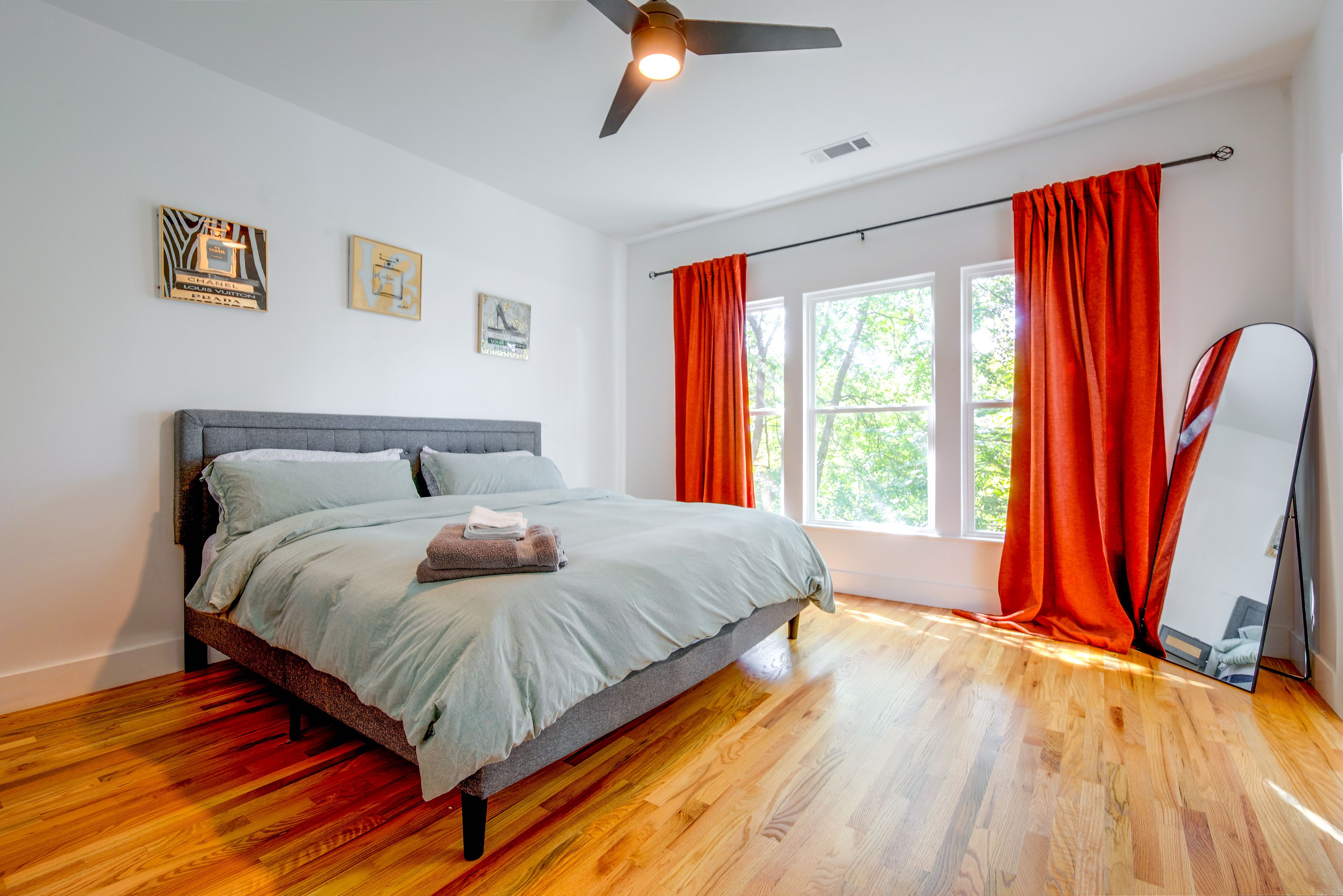 Bedroom | King Bed | 2nd Floor