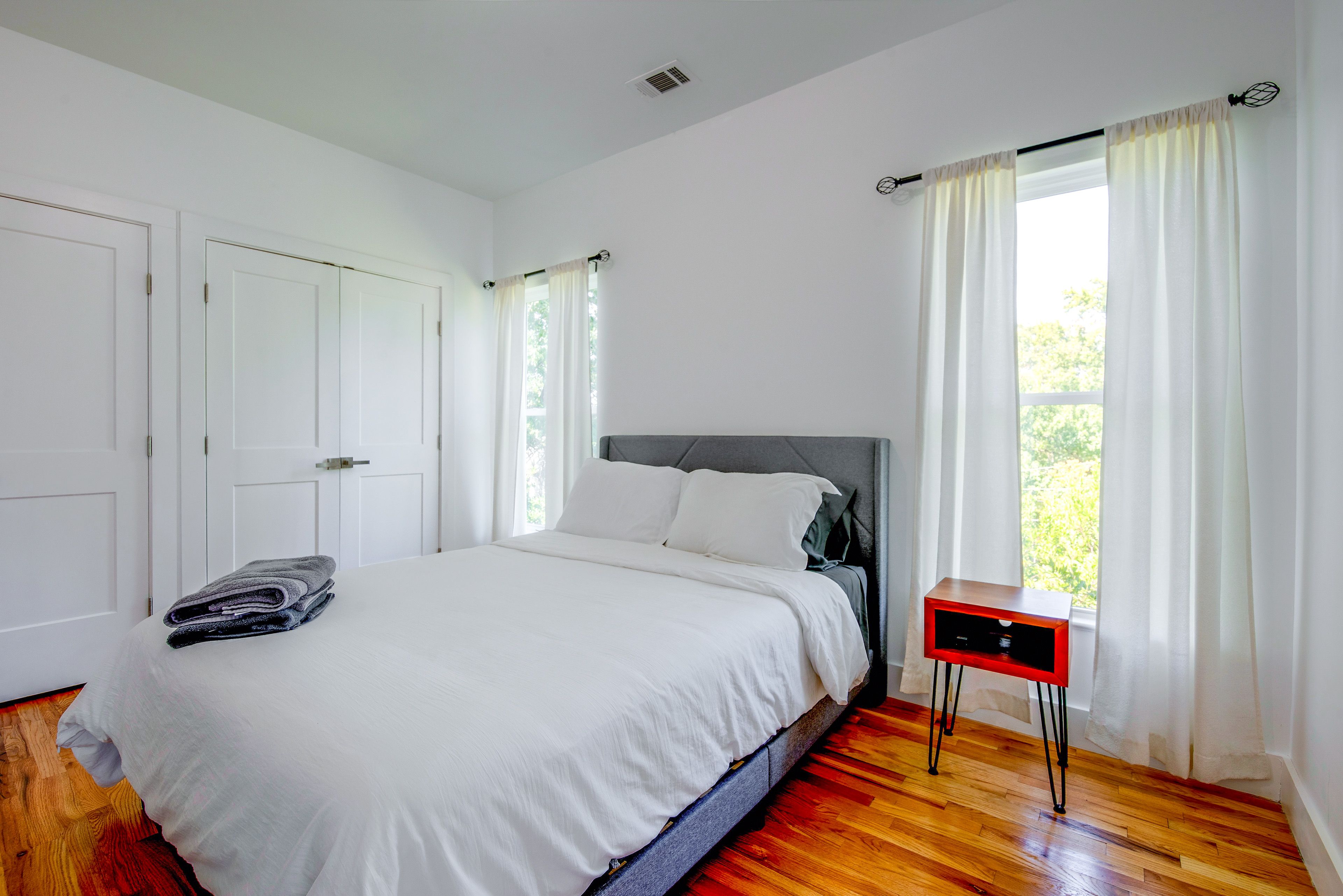 Bedroom | Queen Bed | 2nd Floor