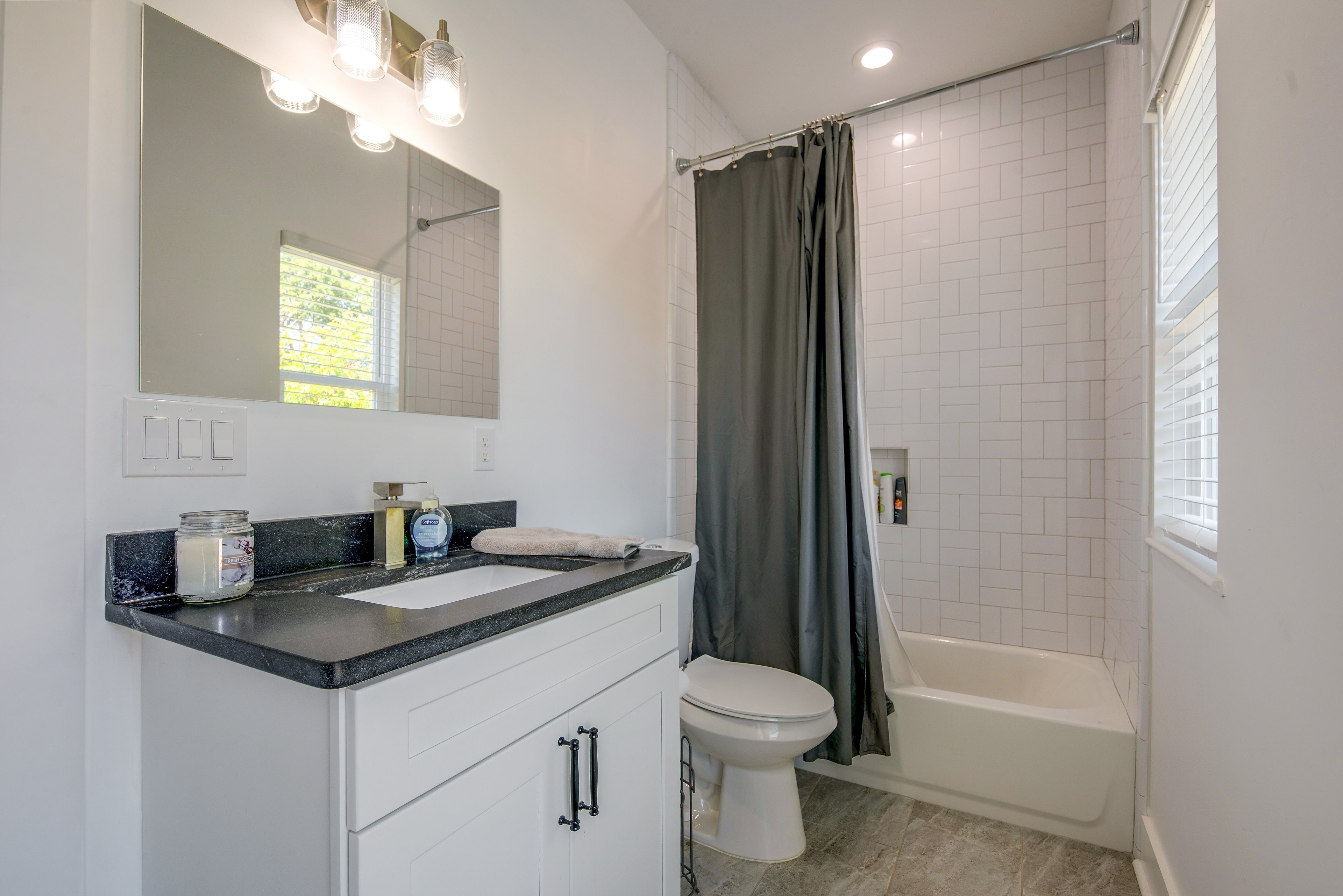 Bathroom | 2nd Floor