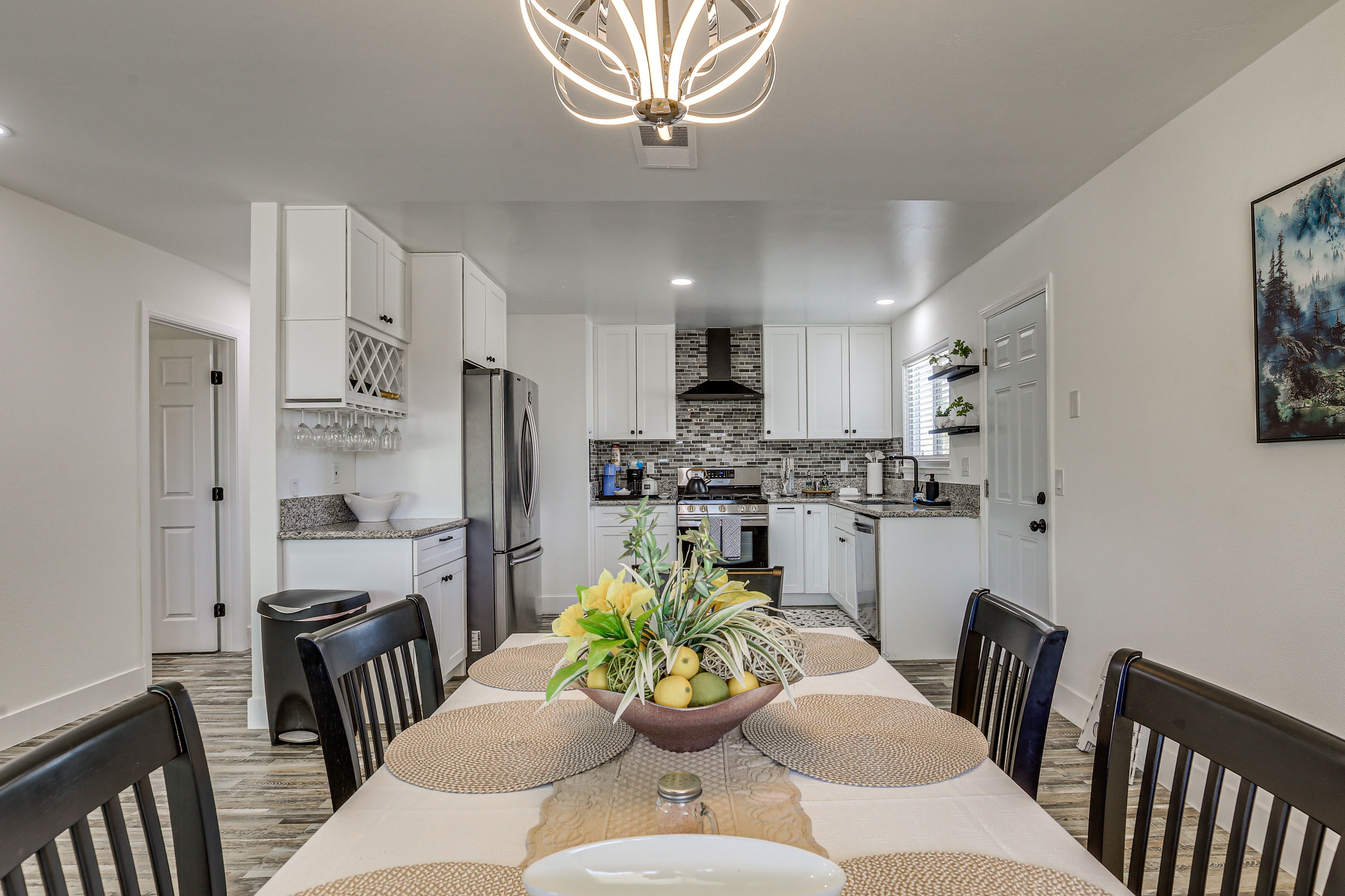 Dining Area | Dishes & Flatware Provided