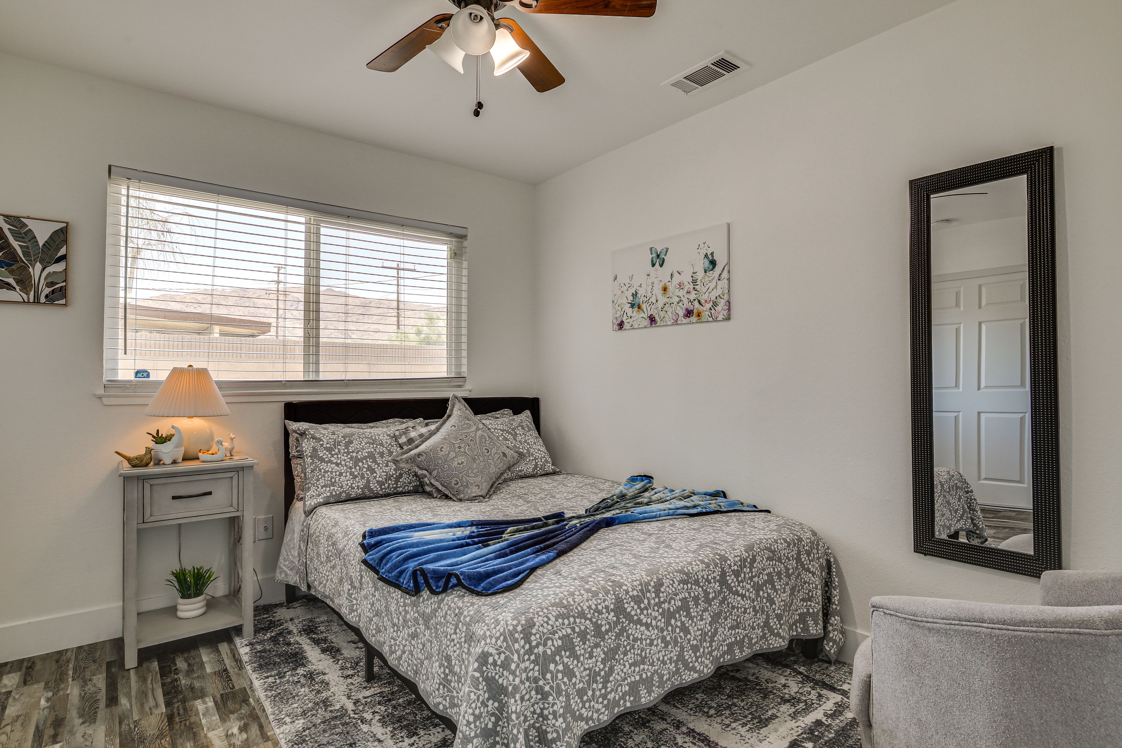 Bedroom | Queen Bed