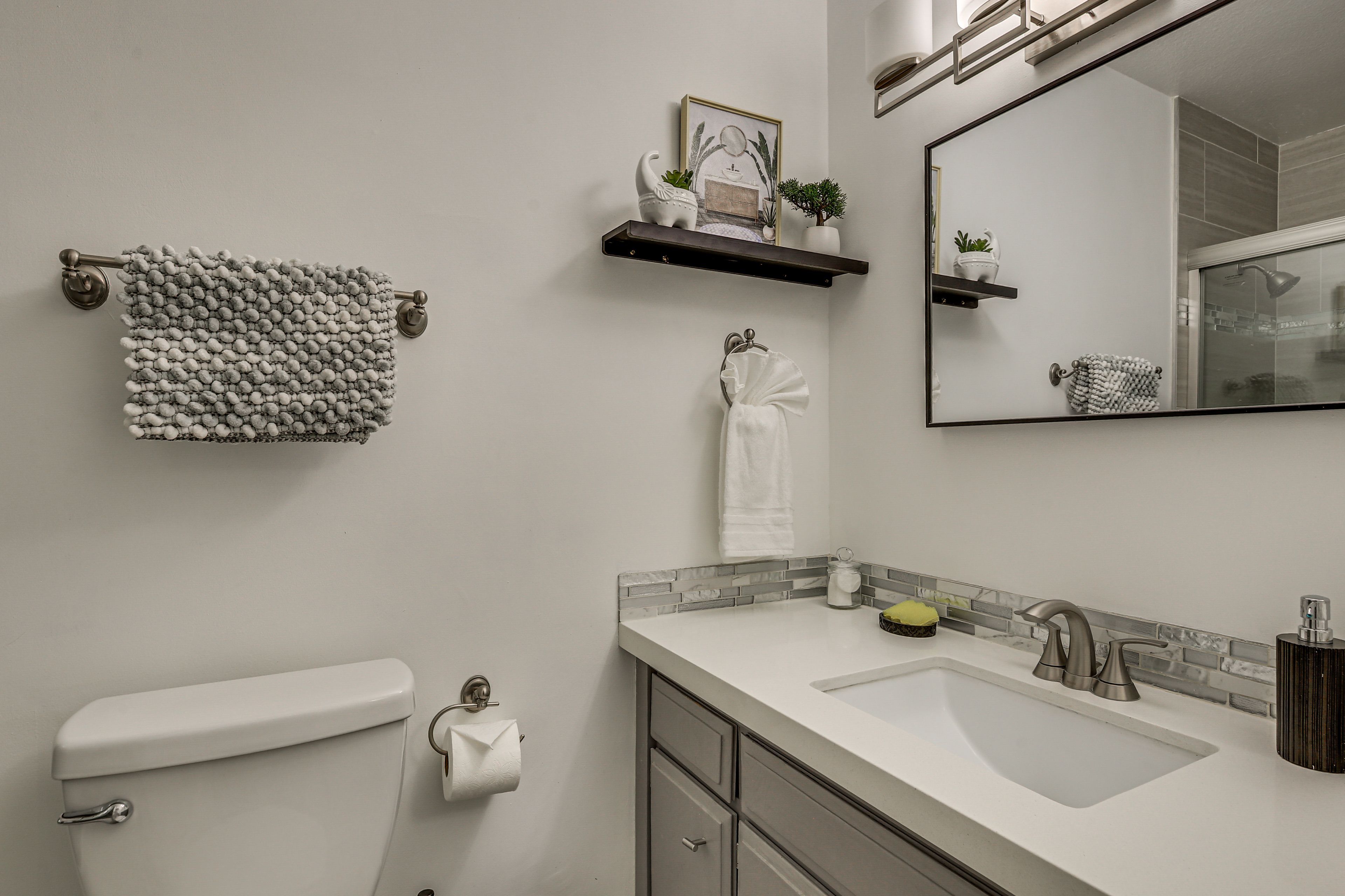 Full Bathroom | Towels & Linens Provided