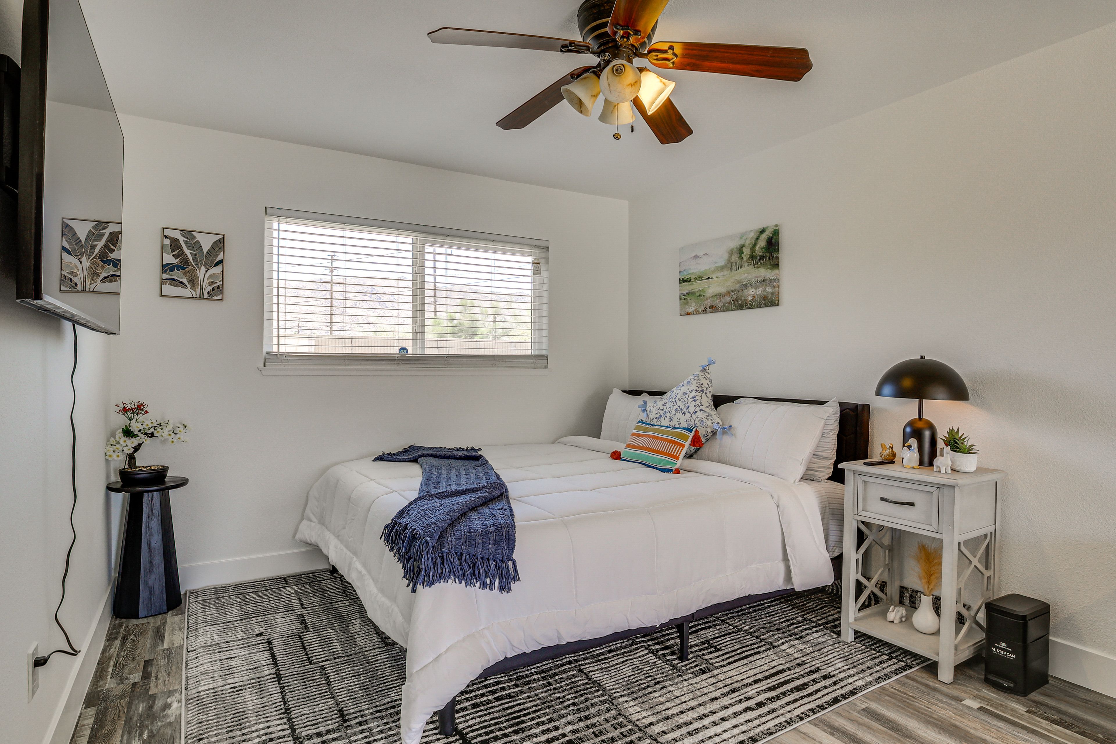 Bedroom | Queen Bed