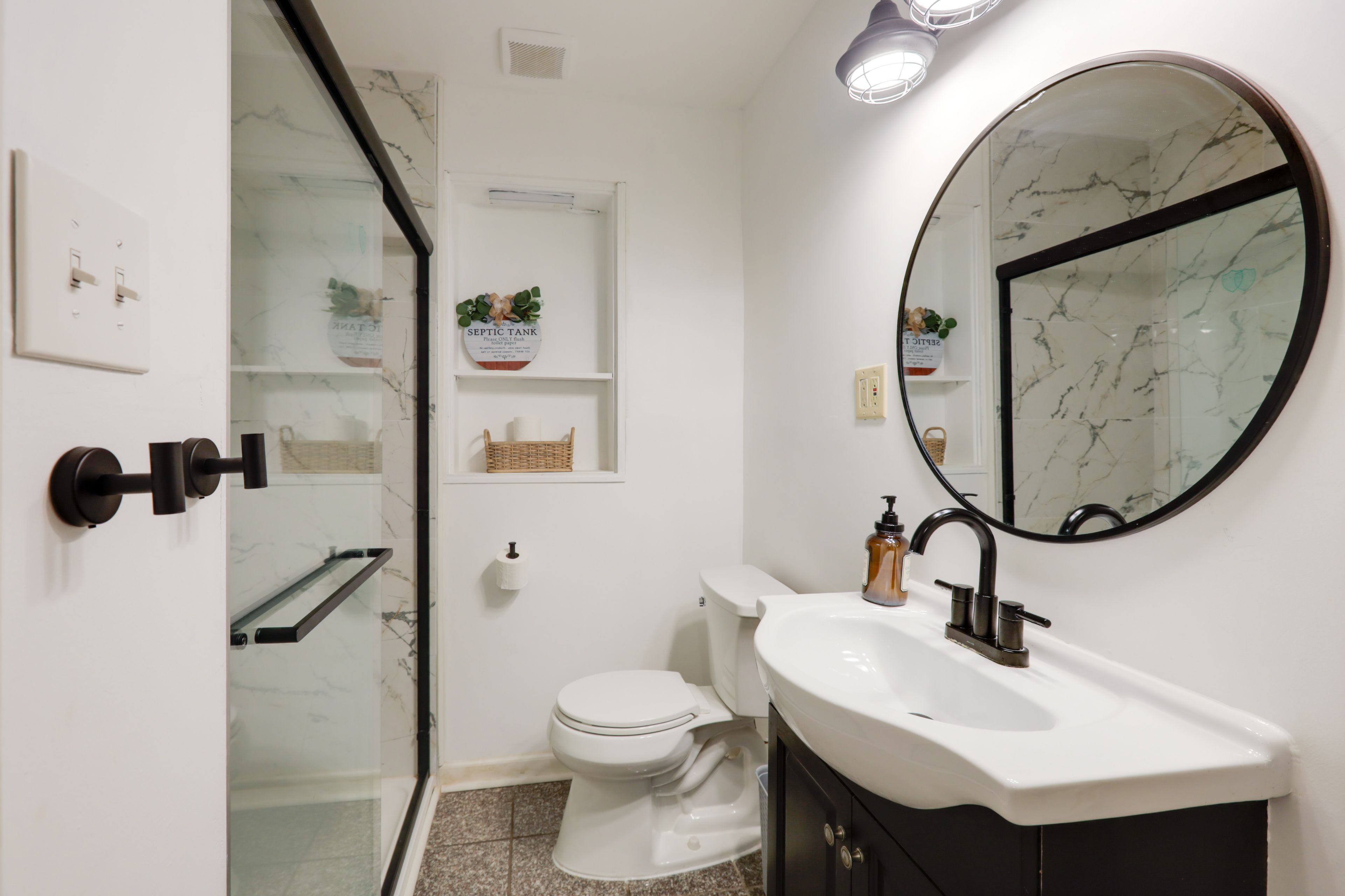 Full Bathroom | 1st Floor