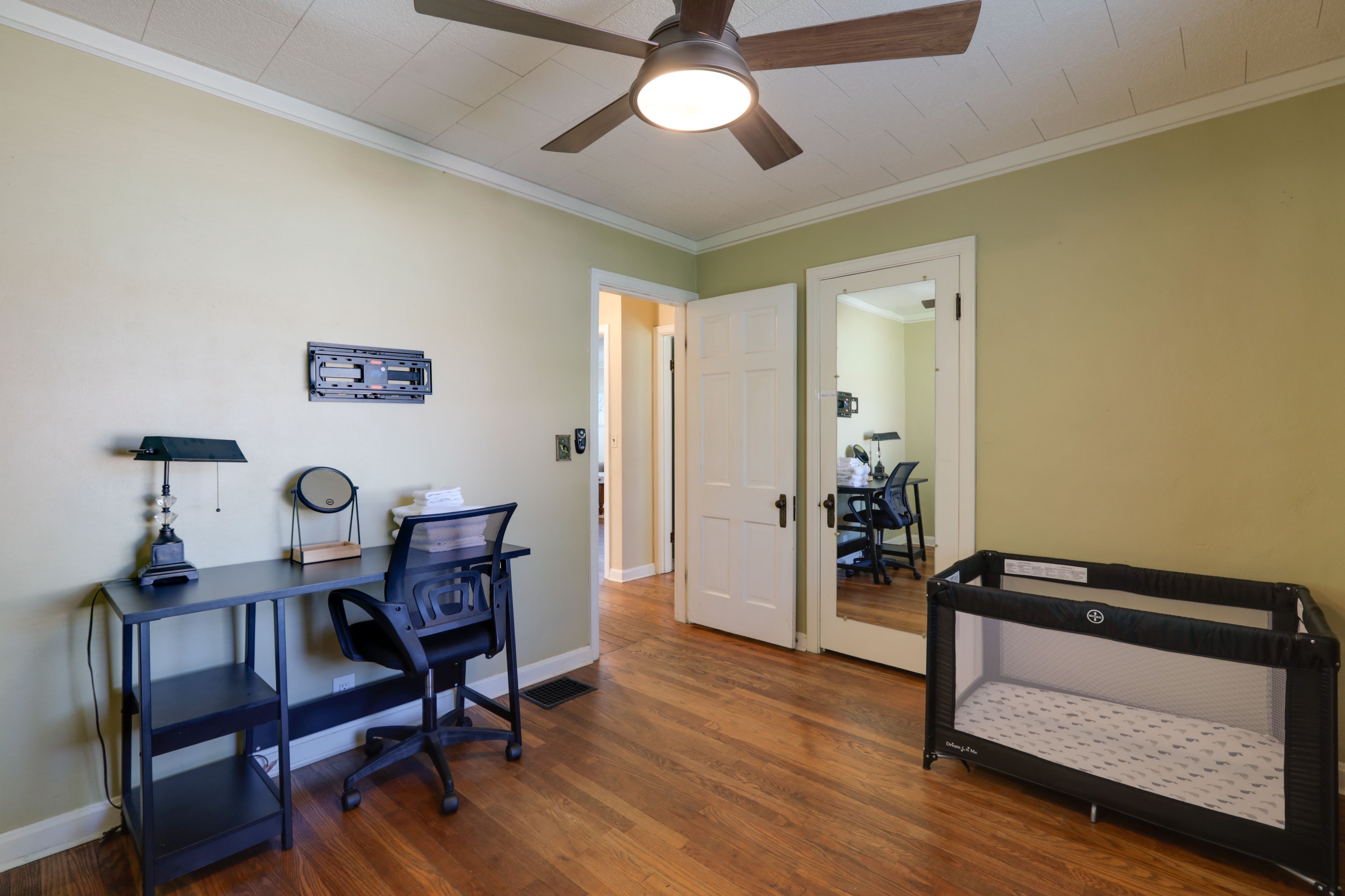 Home Office | 2 Dedicated Workspaces
