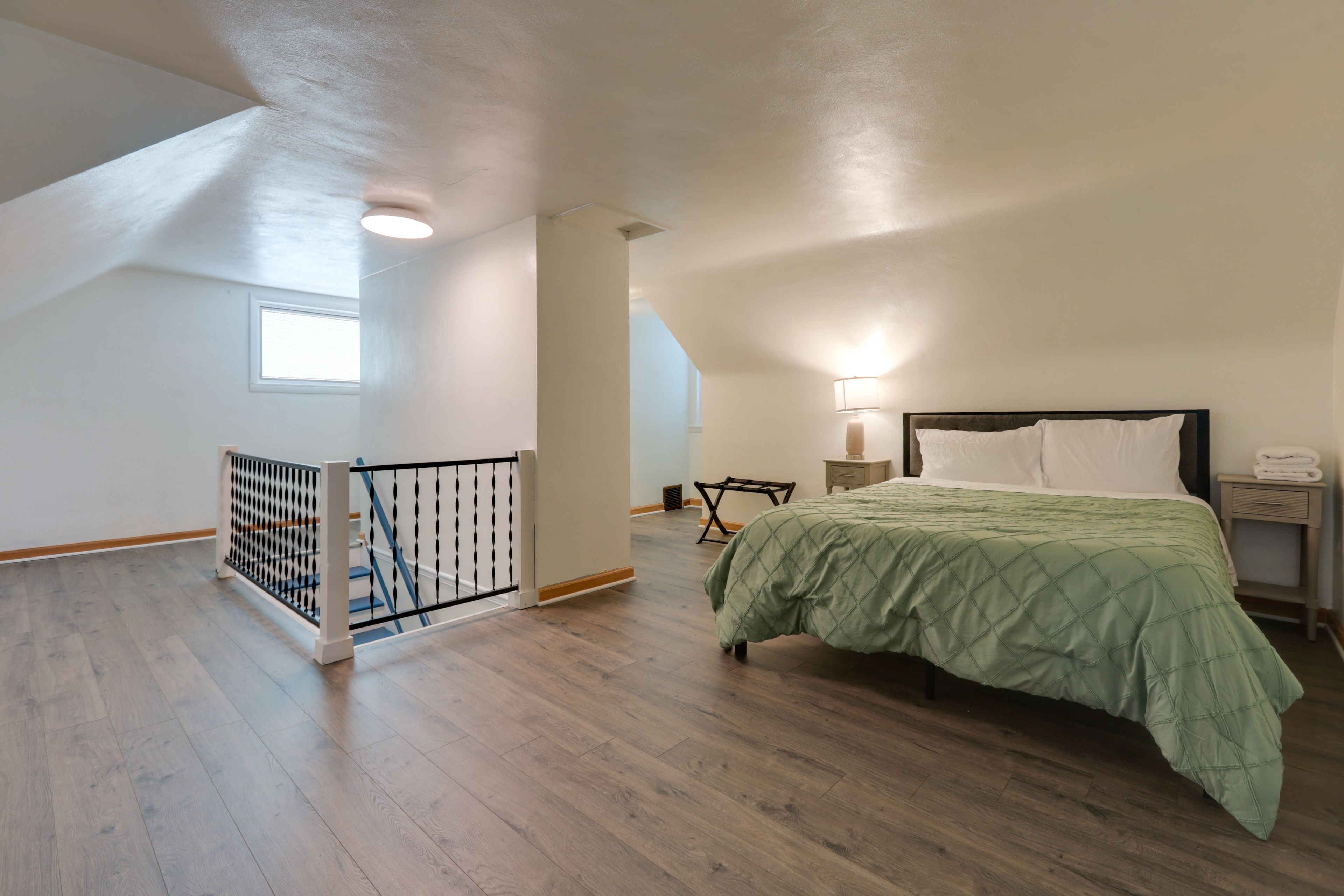 Loft | 2nd Floor | Queen Bed