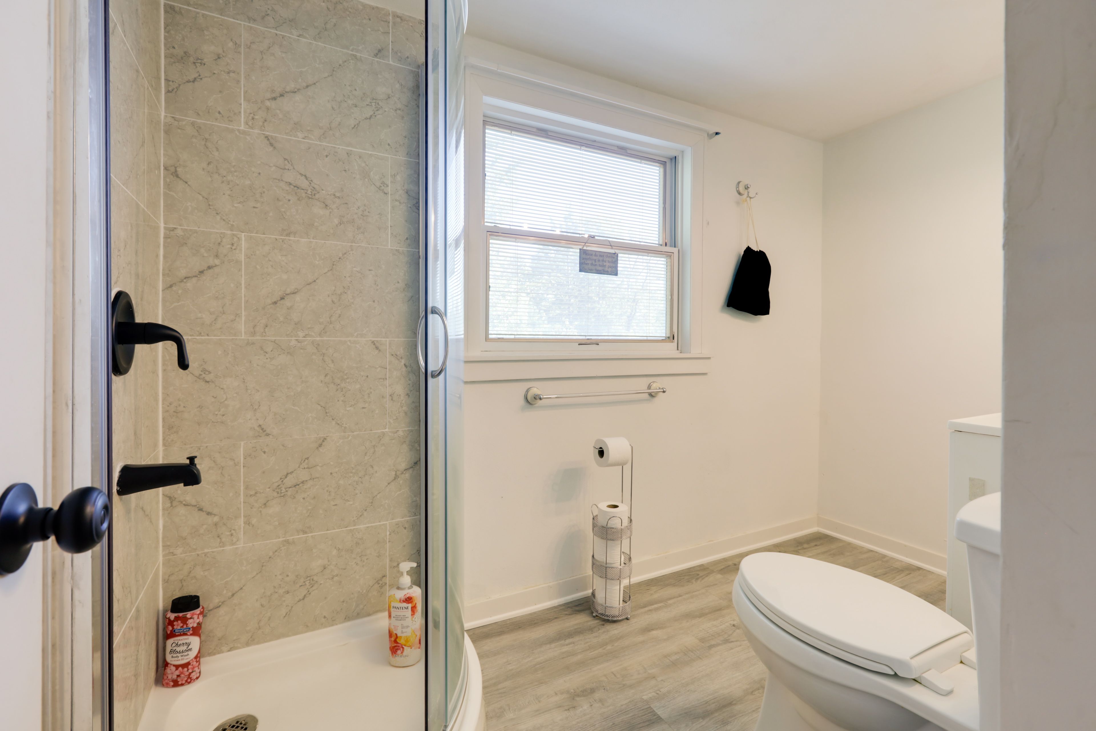 Full Bathroom | 2nd Floor