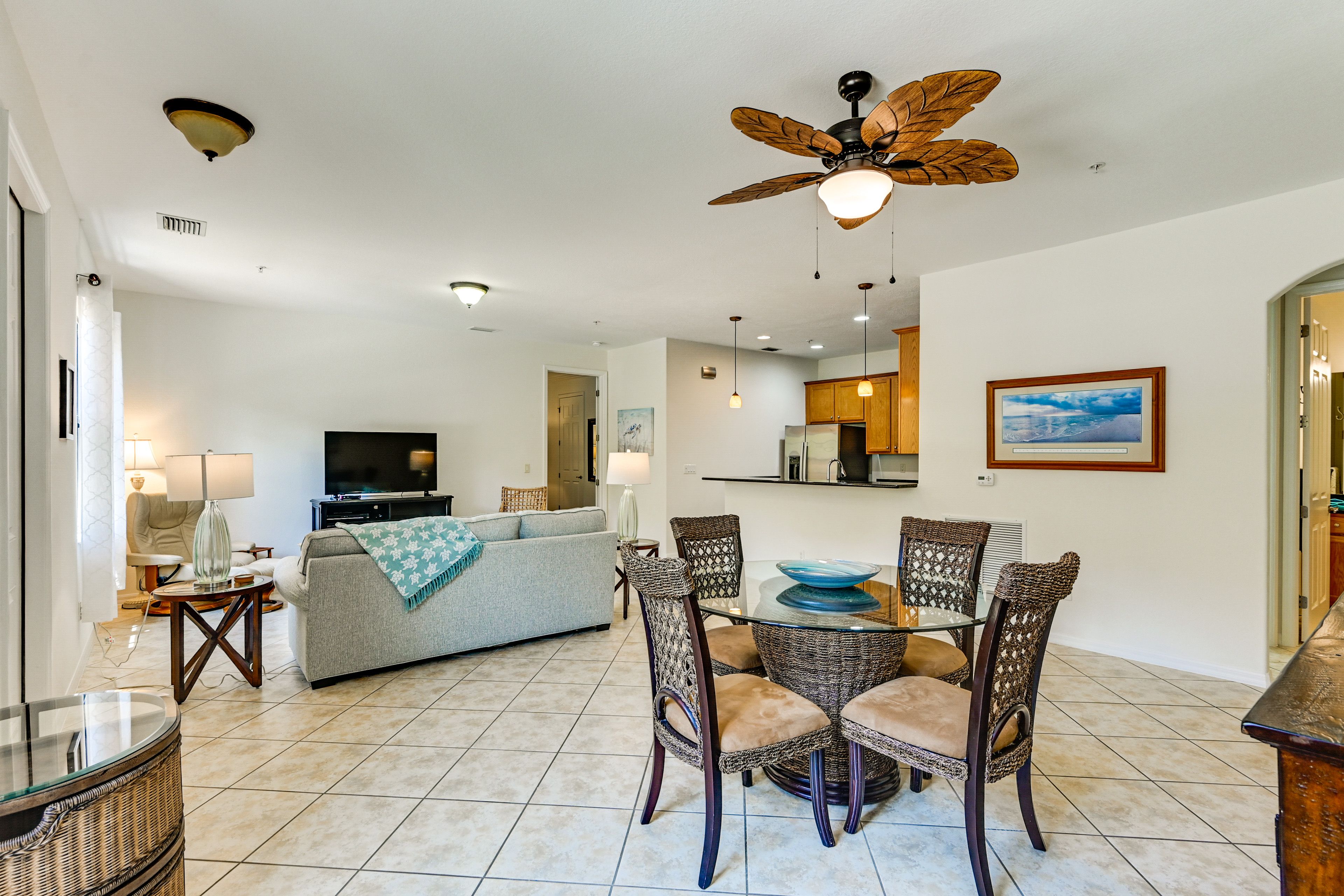 Dining Area | Dishware/Flatware Provided