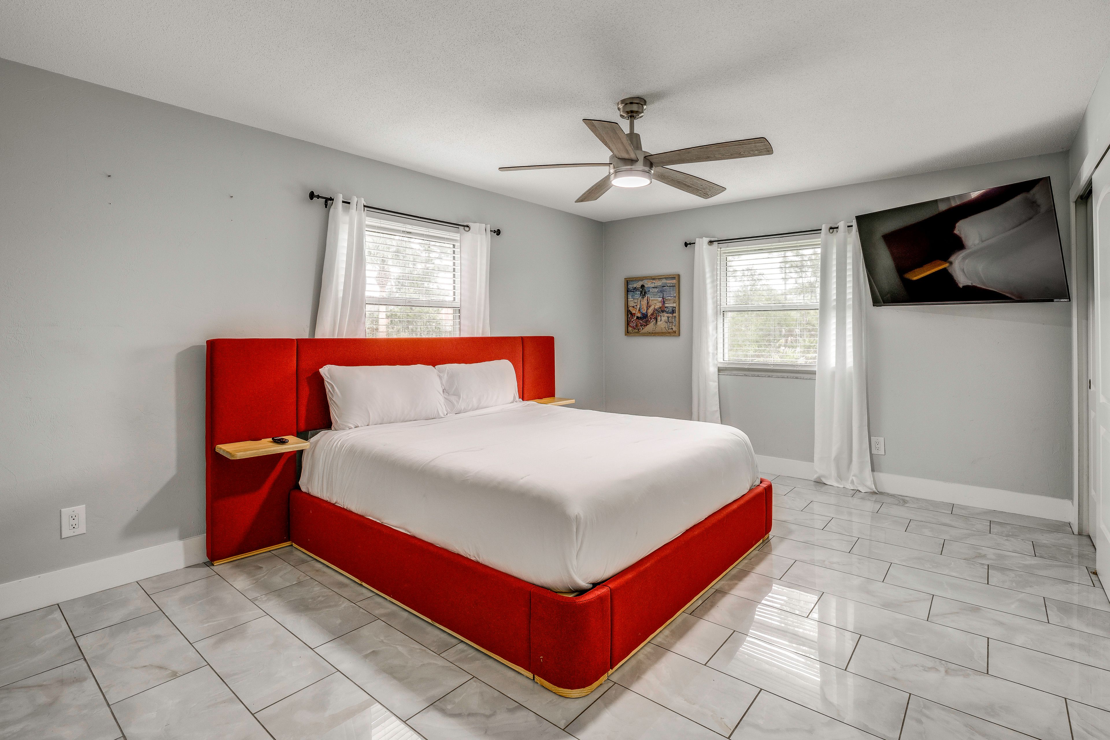 Bedroom 1 | King Bed