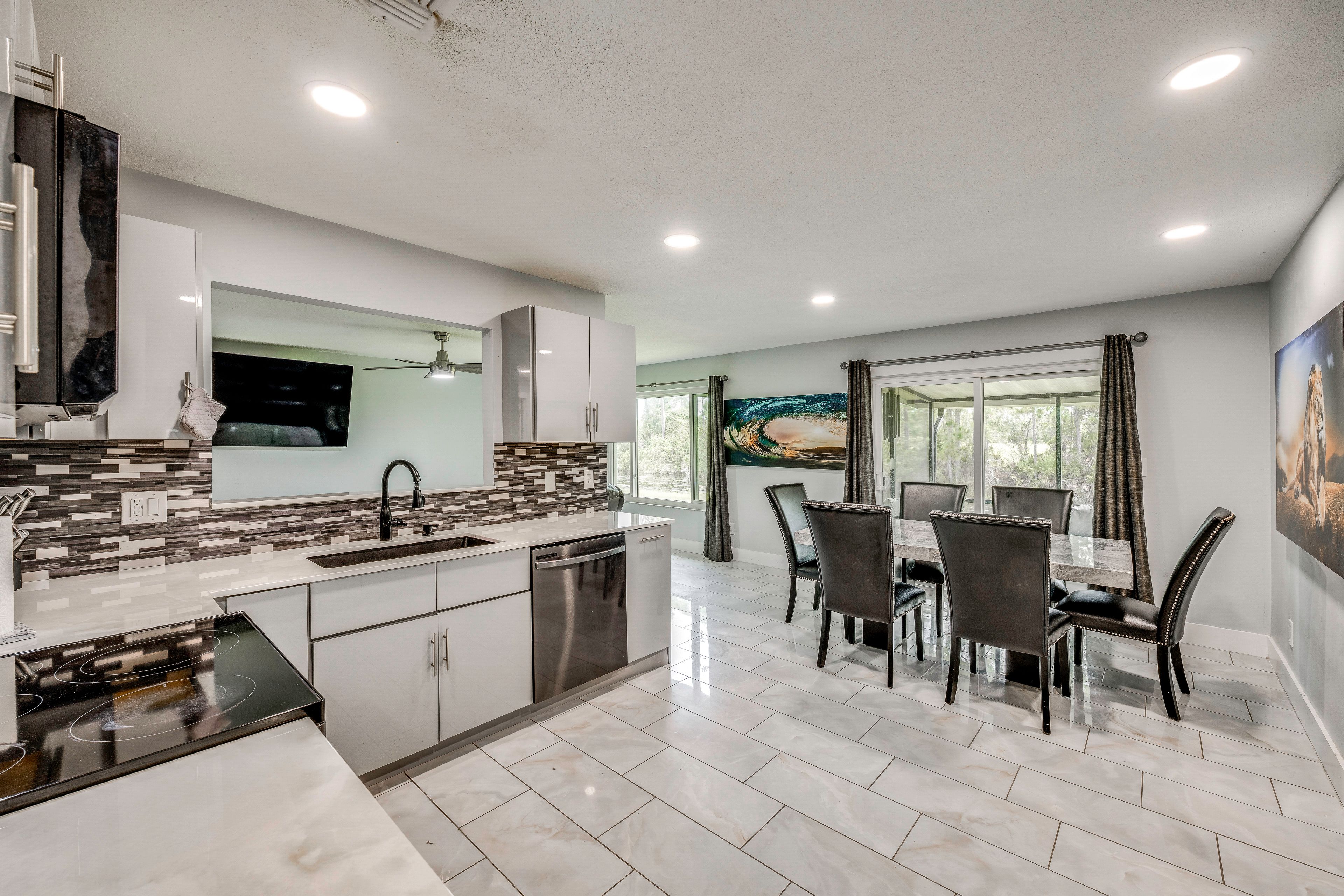 Kitchen & Dining Area
